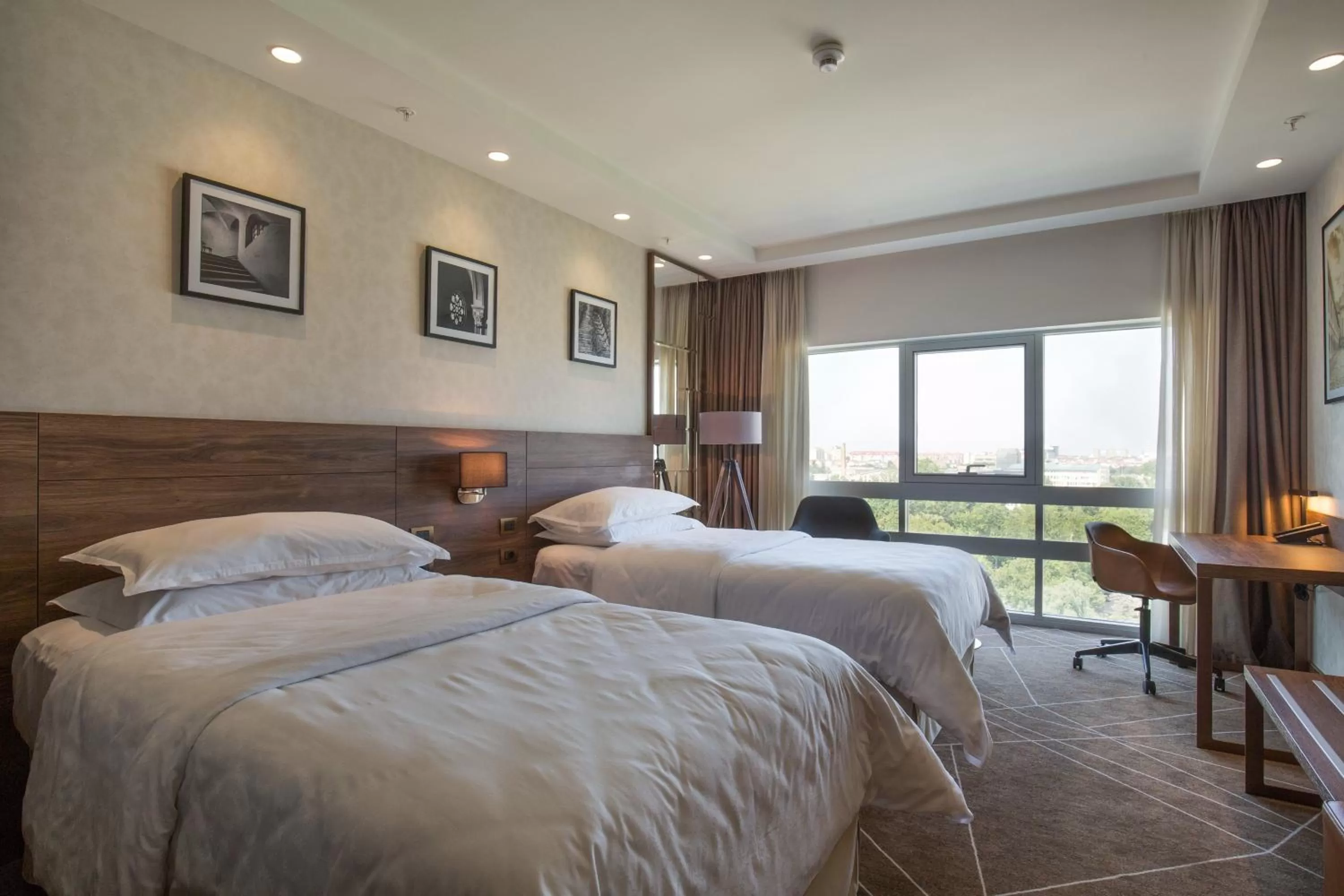 Photo of the whole room, Bed in Sheraton Novi Sad