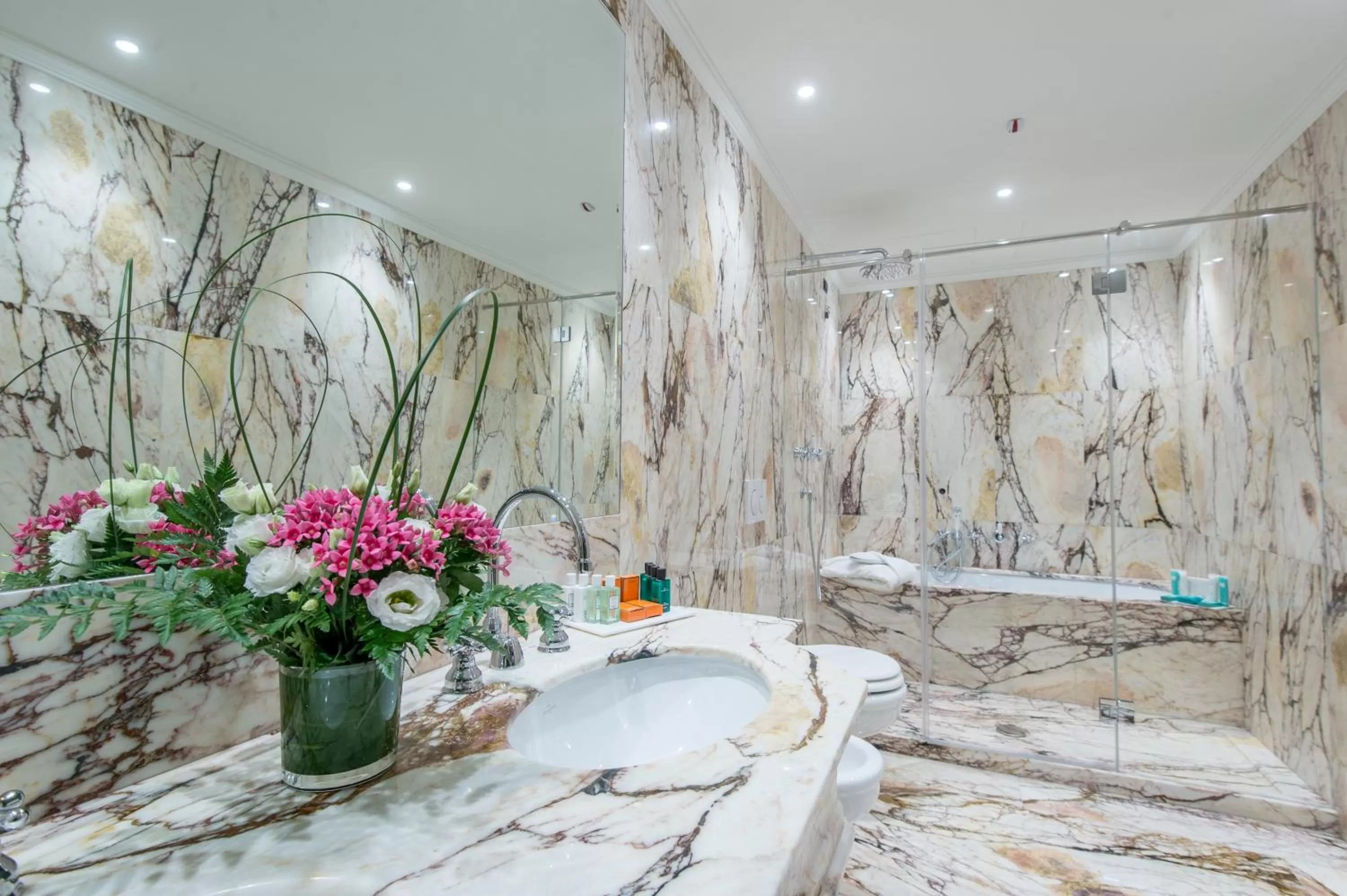 Bathroom in Hotel Nani Mocenigo Palace