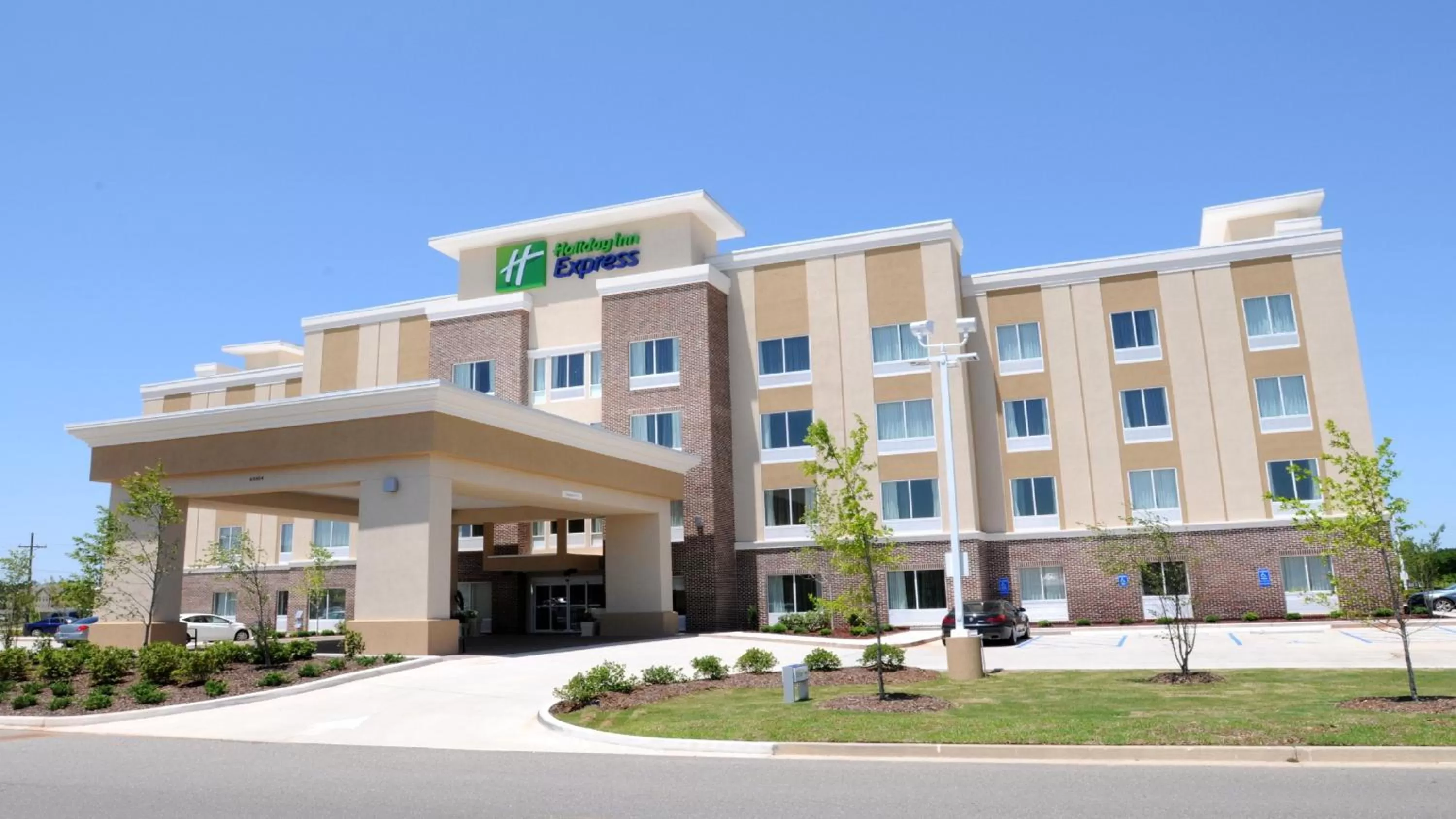 Property building in Holiday Inn Express Covington-Madisonville by IHG
