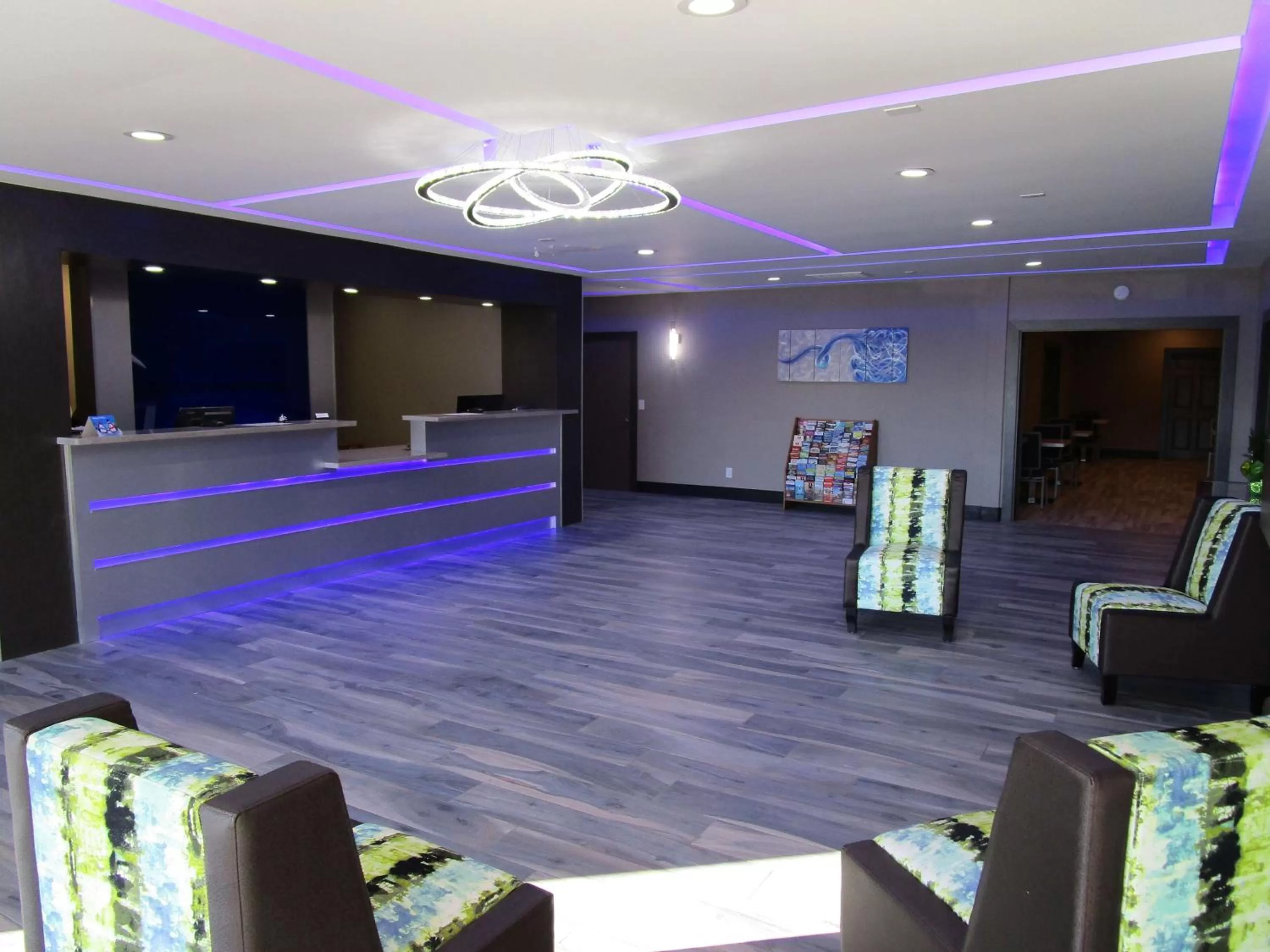 Lobby or reception in SureStay Plus Hotel by Best Western Point Richmond