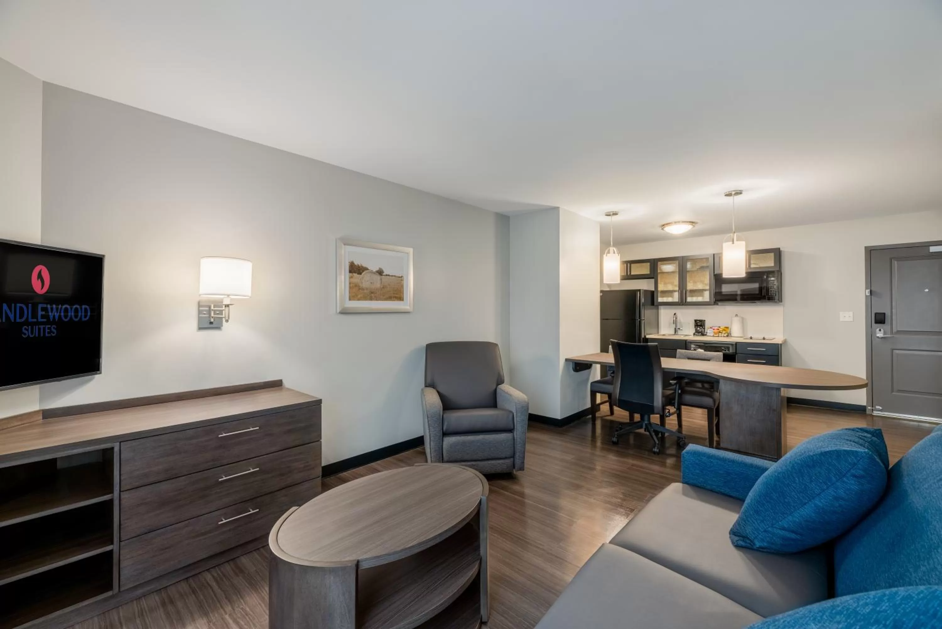 TV and multimedia in Candlewood Suites Cookeville by IHG