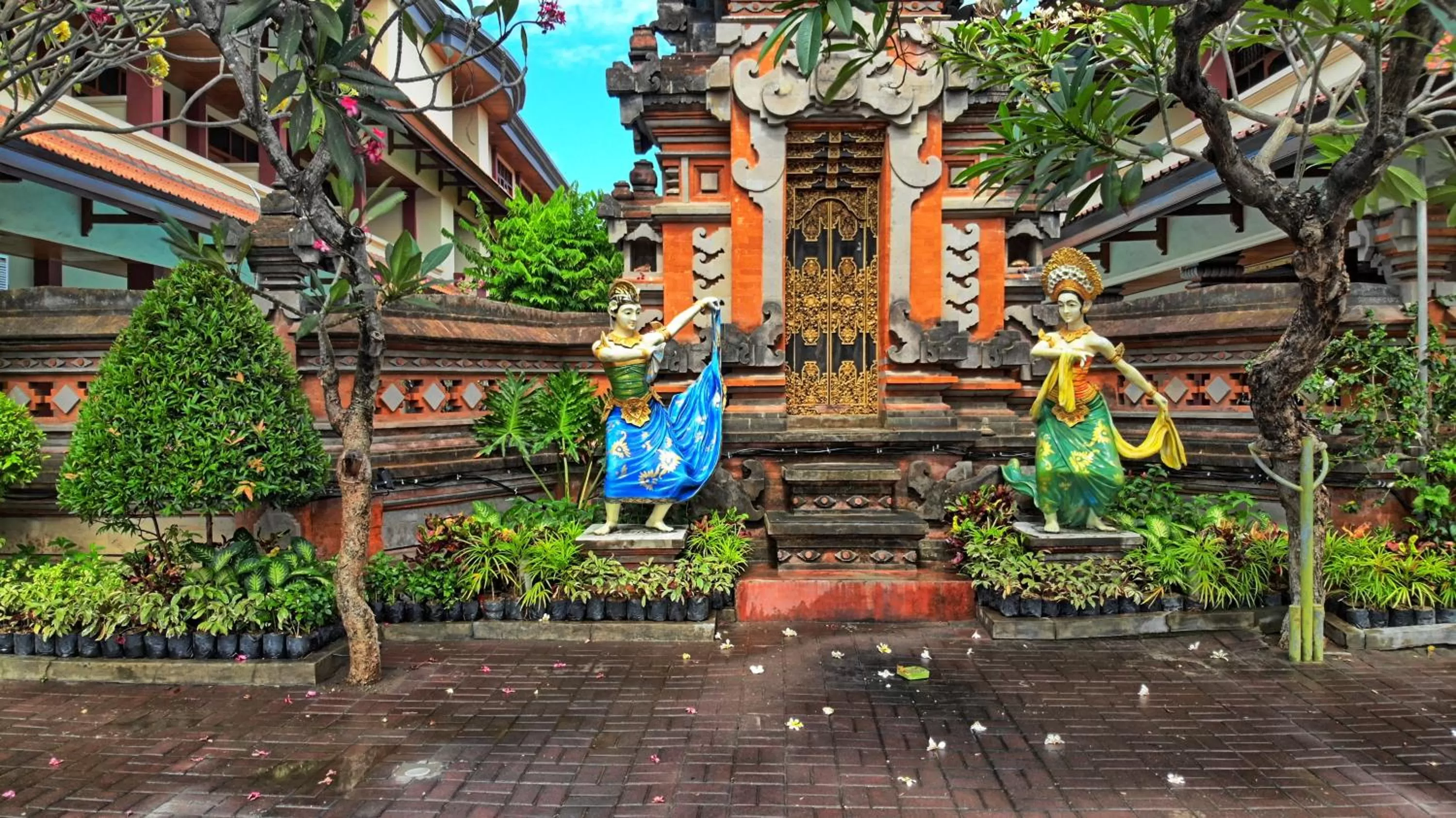 Facade/entrance in Masainn Hotel Kuta