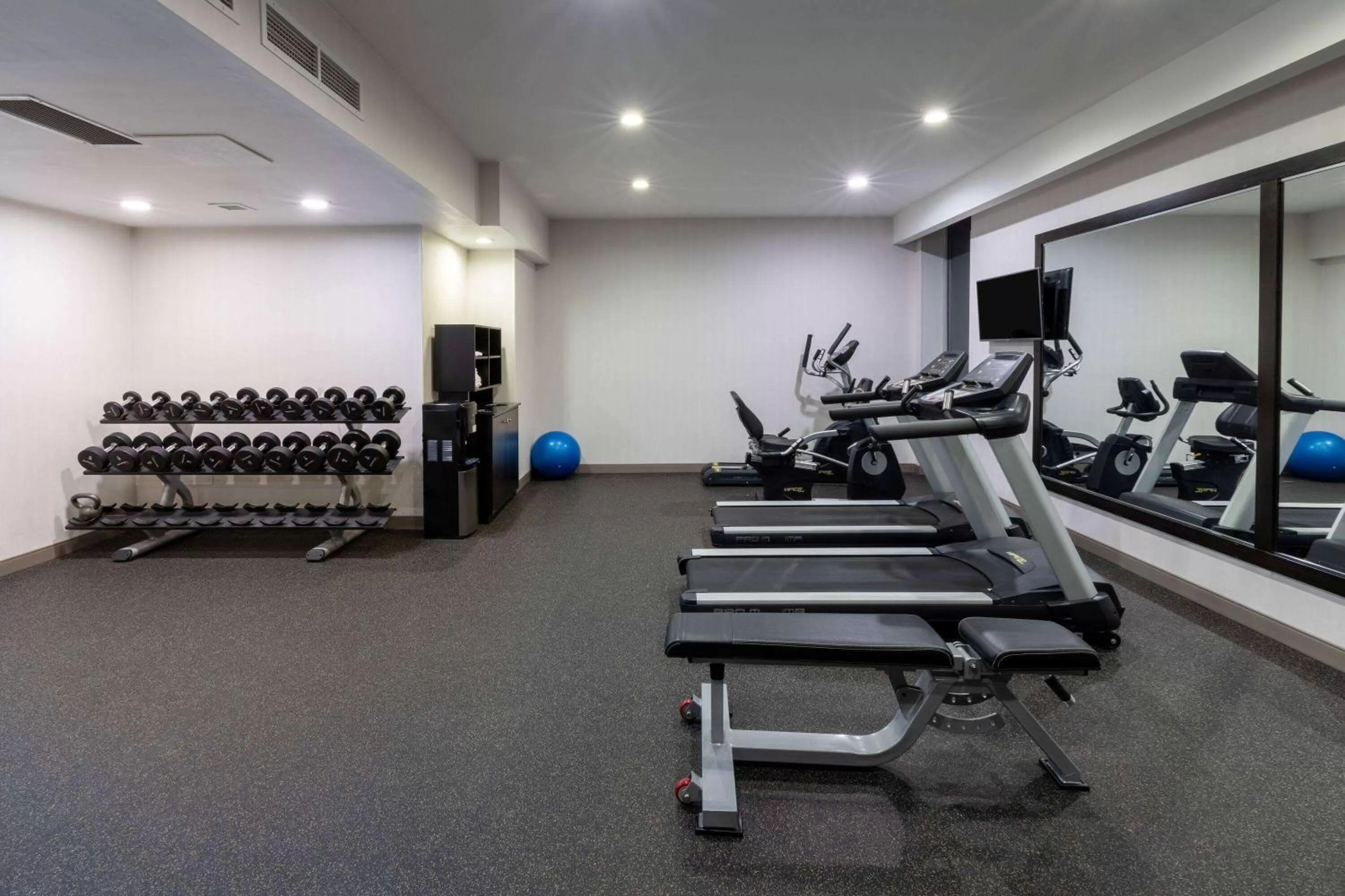 Fitness centre/facilities in La Quinta Inn & Suites by Wyndham Tulsa Downtown - Route 66