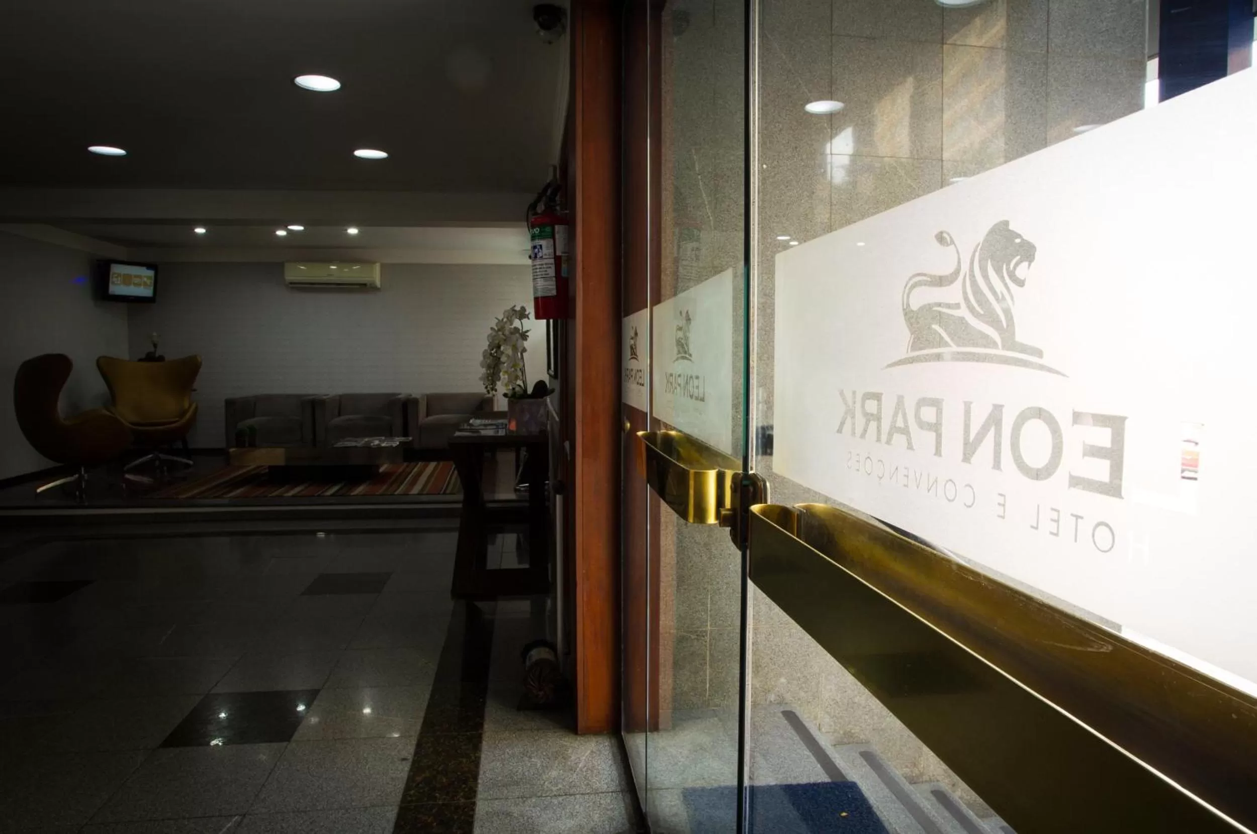 Property building in LEON PARK HOTEL e CONVENÇÕES - Melhor Custo Benefício