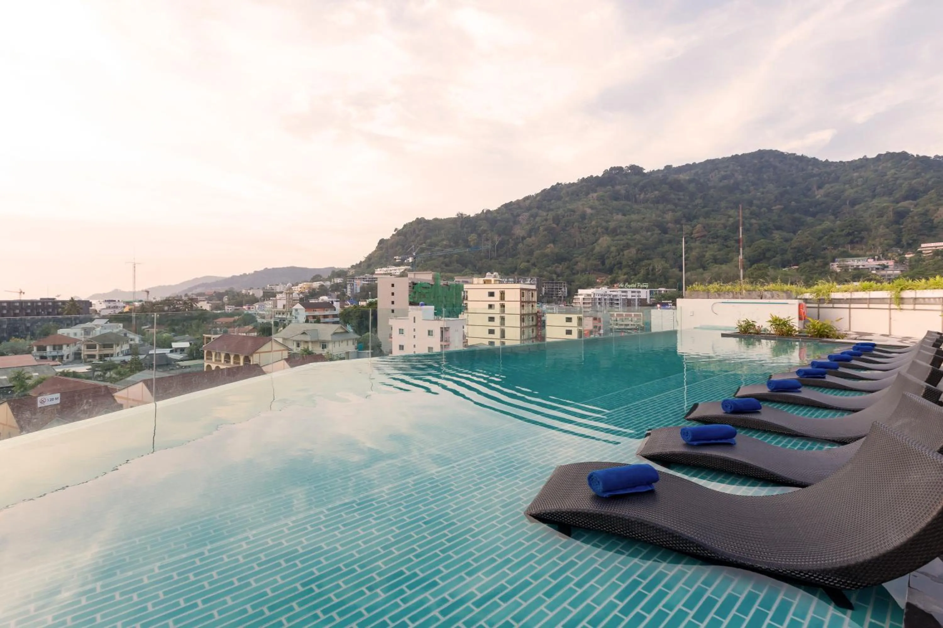 Swimming pool in Mercure Phuket Patong Journeyhub