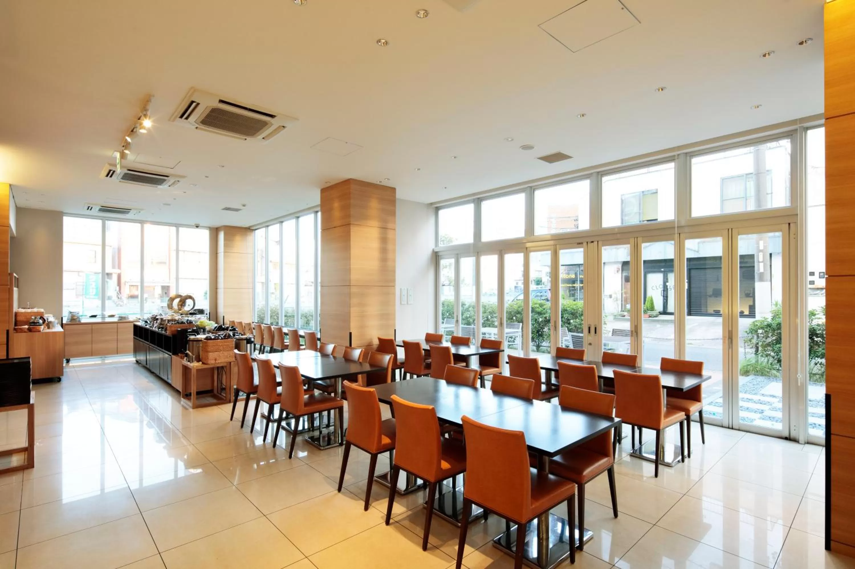 Restaurant/places to eat in Candeo Hotels Handa