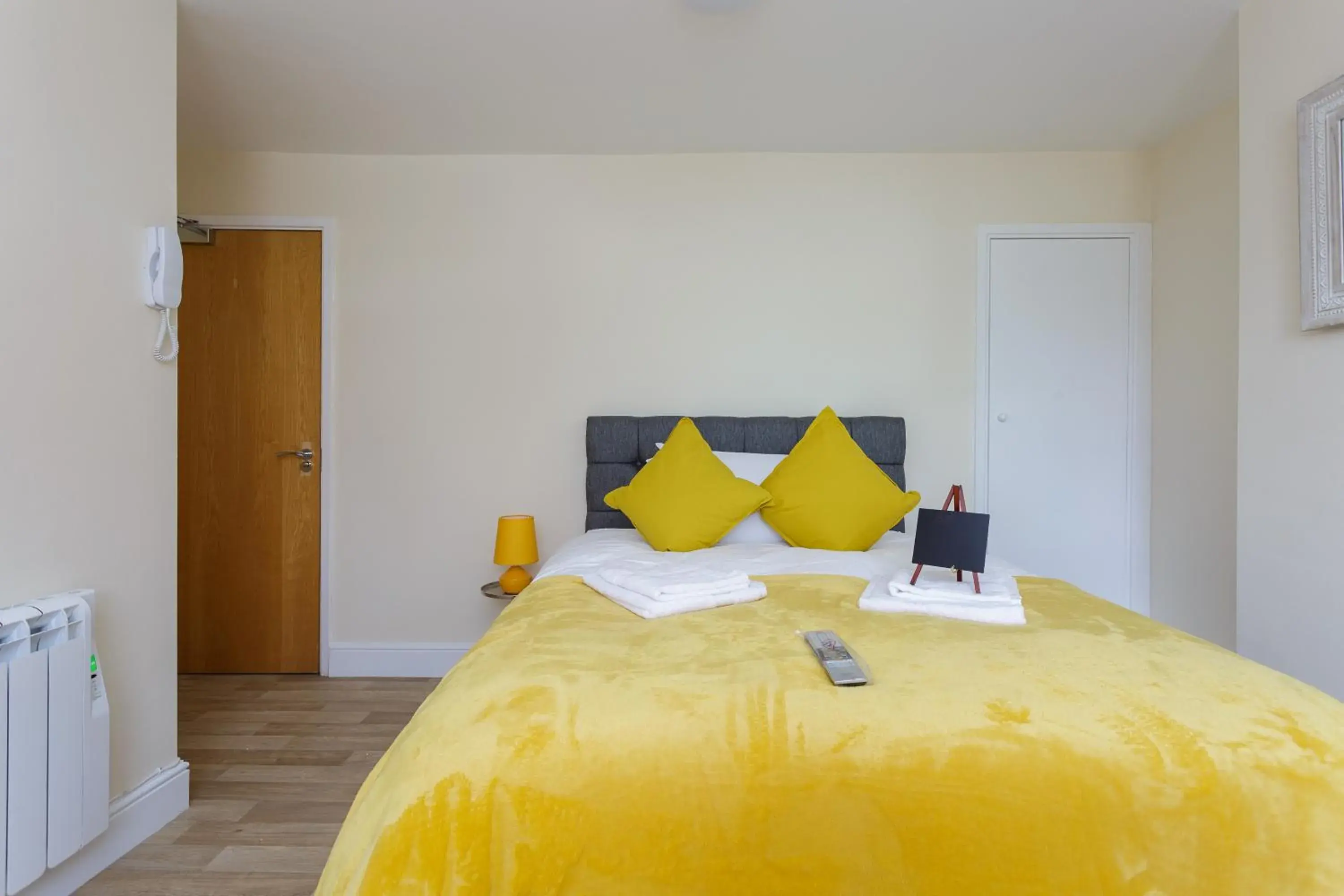 St Mary's - Modern Central Huge Studio Apartments St Mary's - Modern Central Huge Studio Apartments