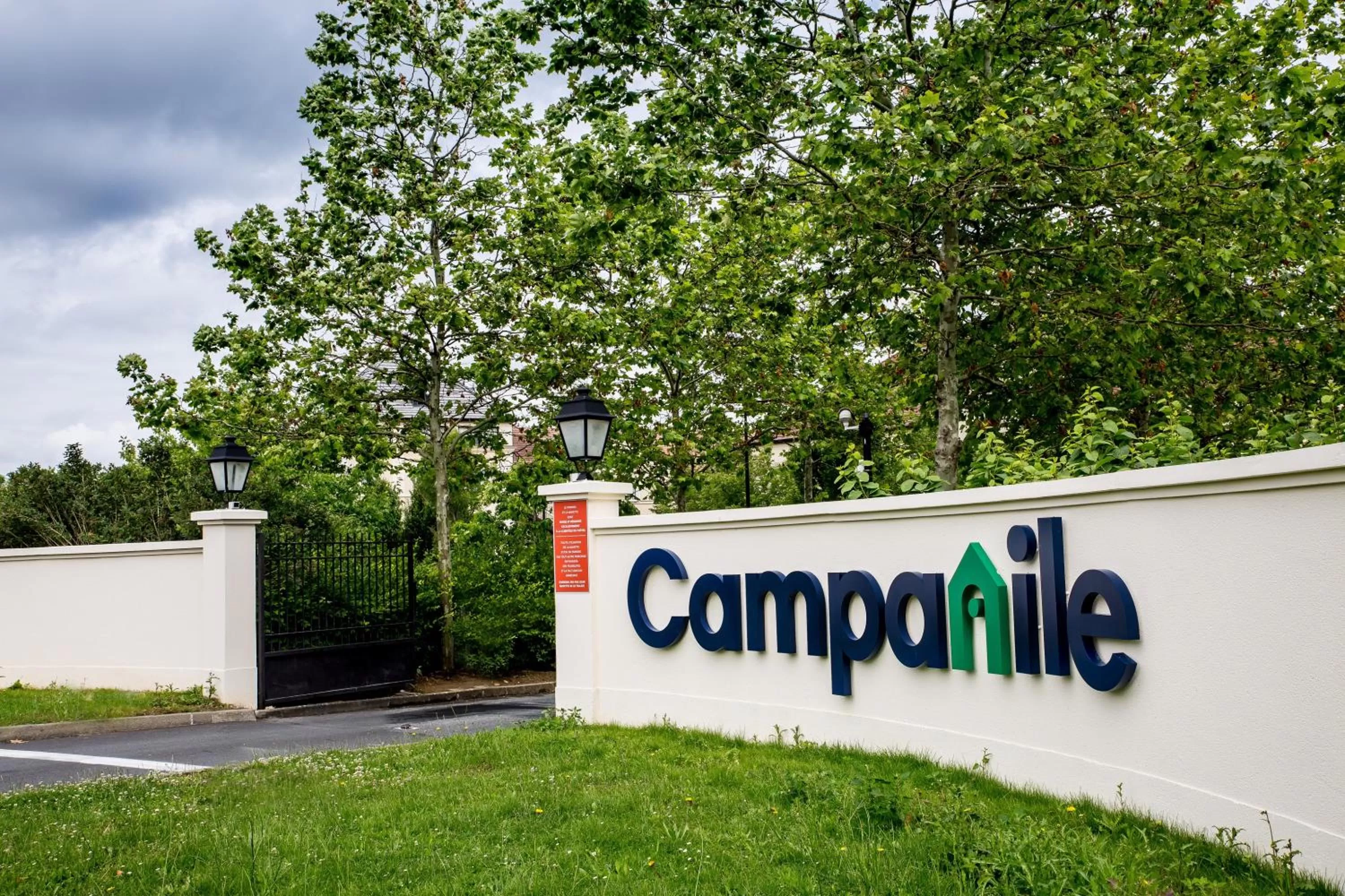 Property building in Campanile Val de France