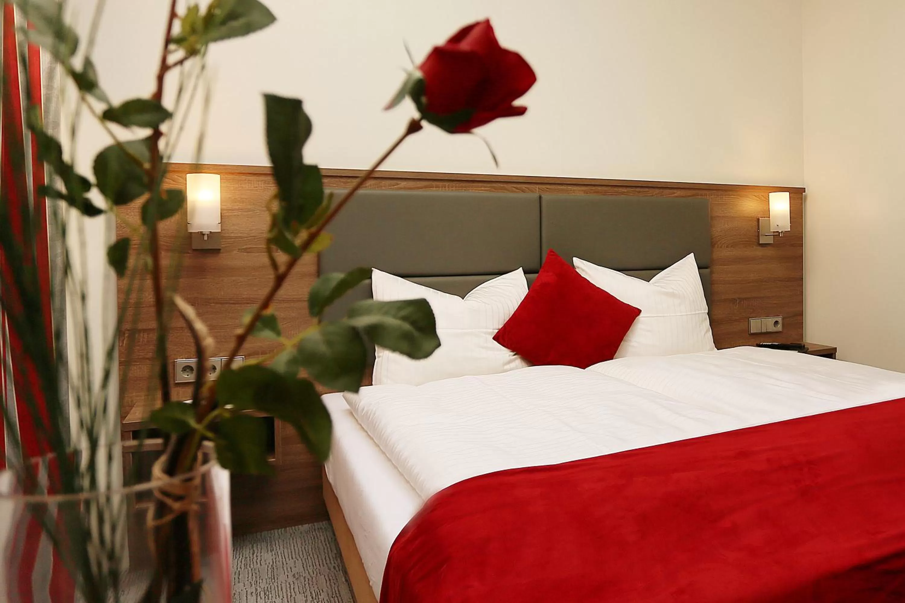 Bedroom, Bed in Naam Hotel & Apartments Frankfurt City-Messe Airport
