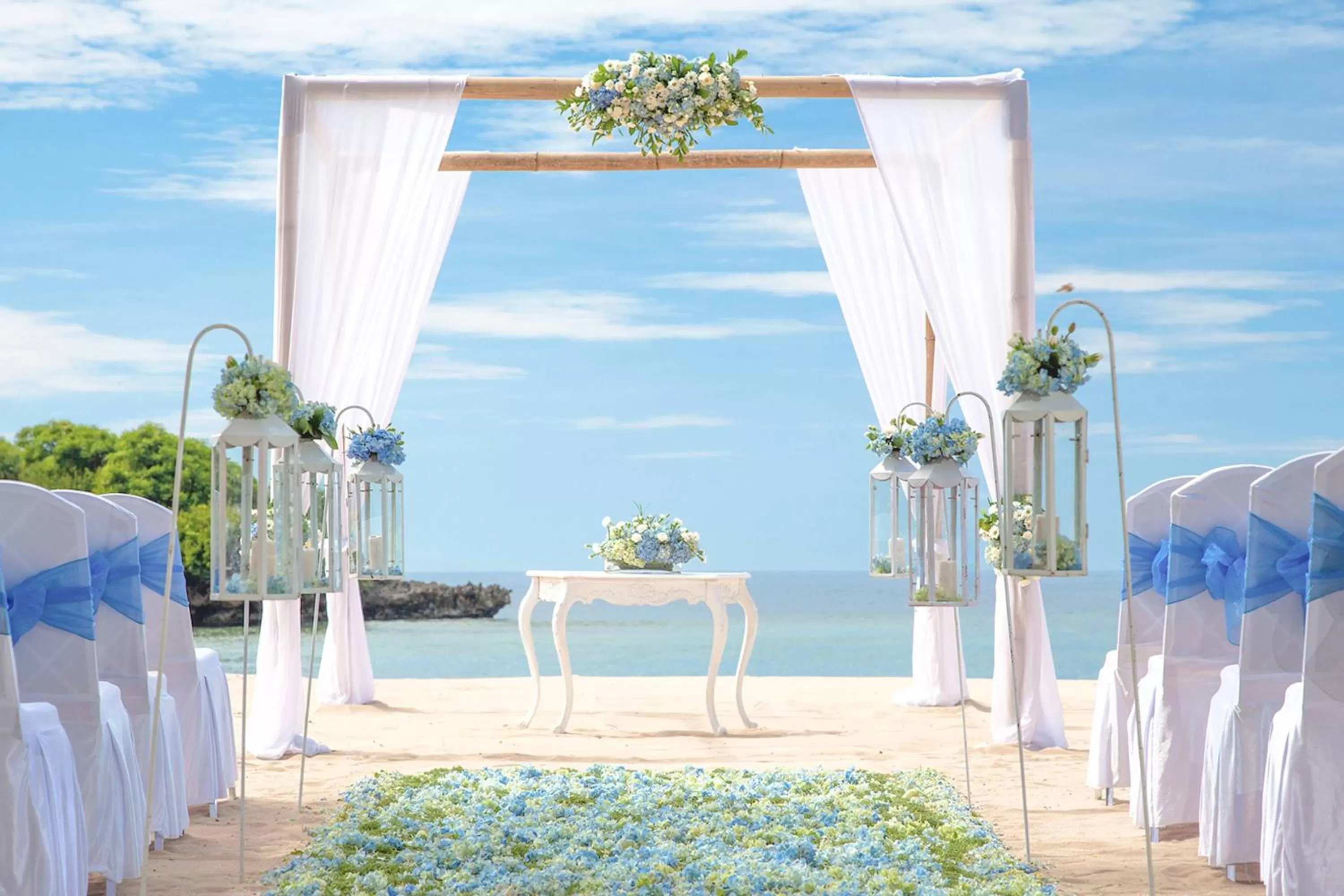 Beach in Courtyard by Marriott Bali Nusa Dua Resort