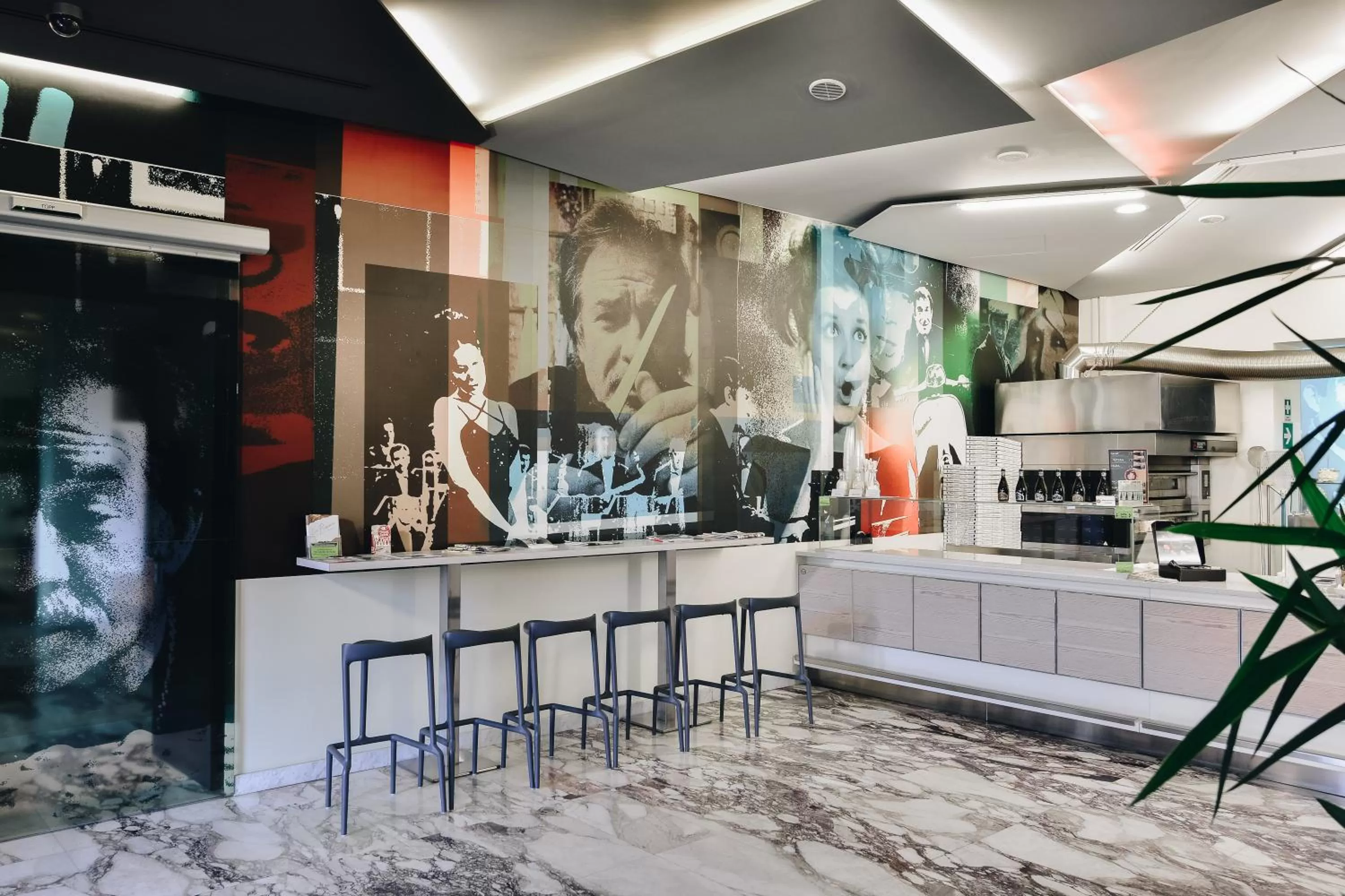 Restaurant/places to eat in Hotel Continental