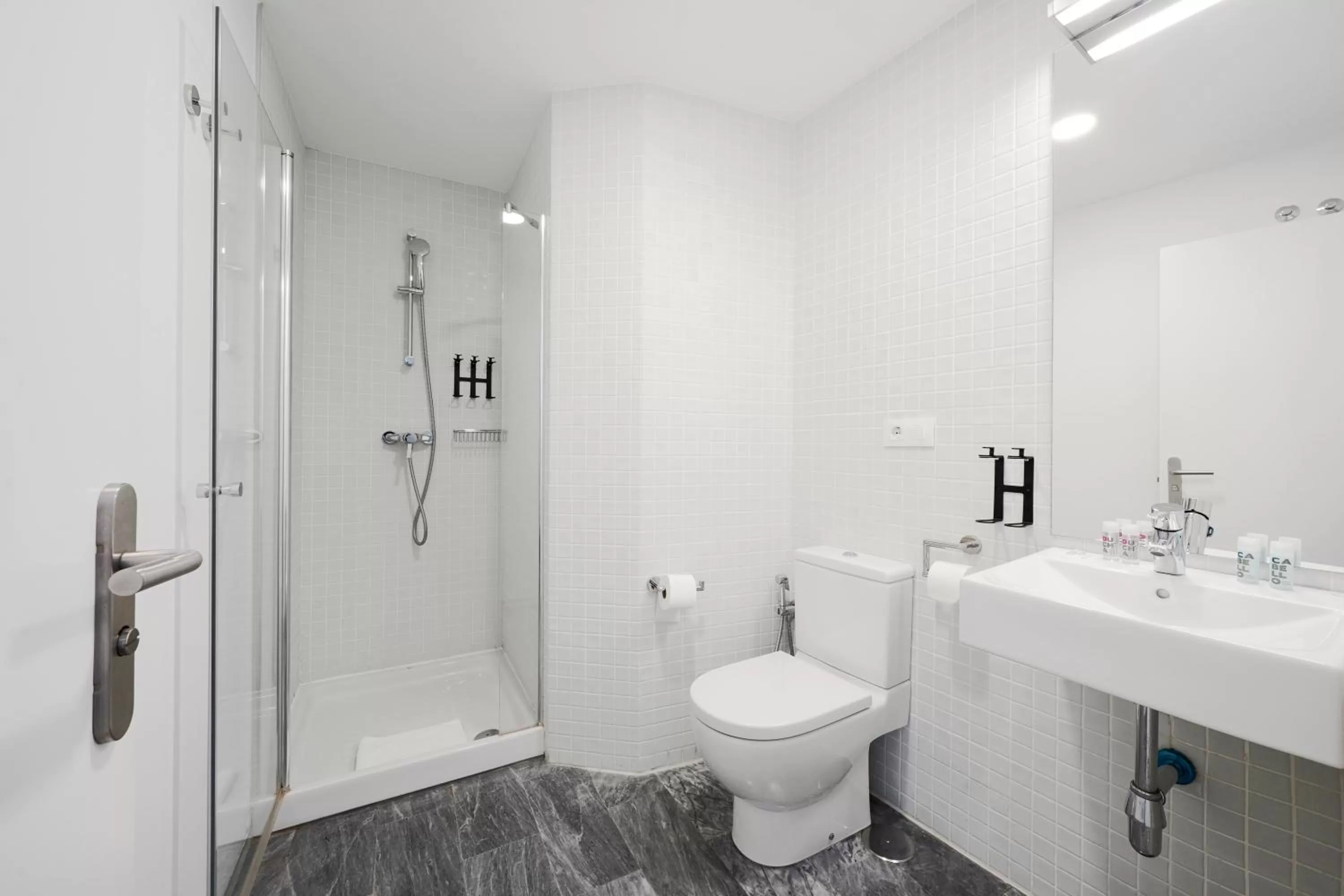 Bathroom in Numa Seville Jondo