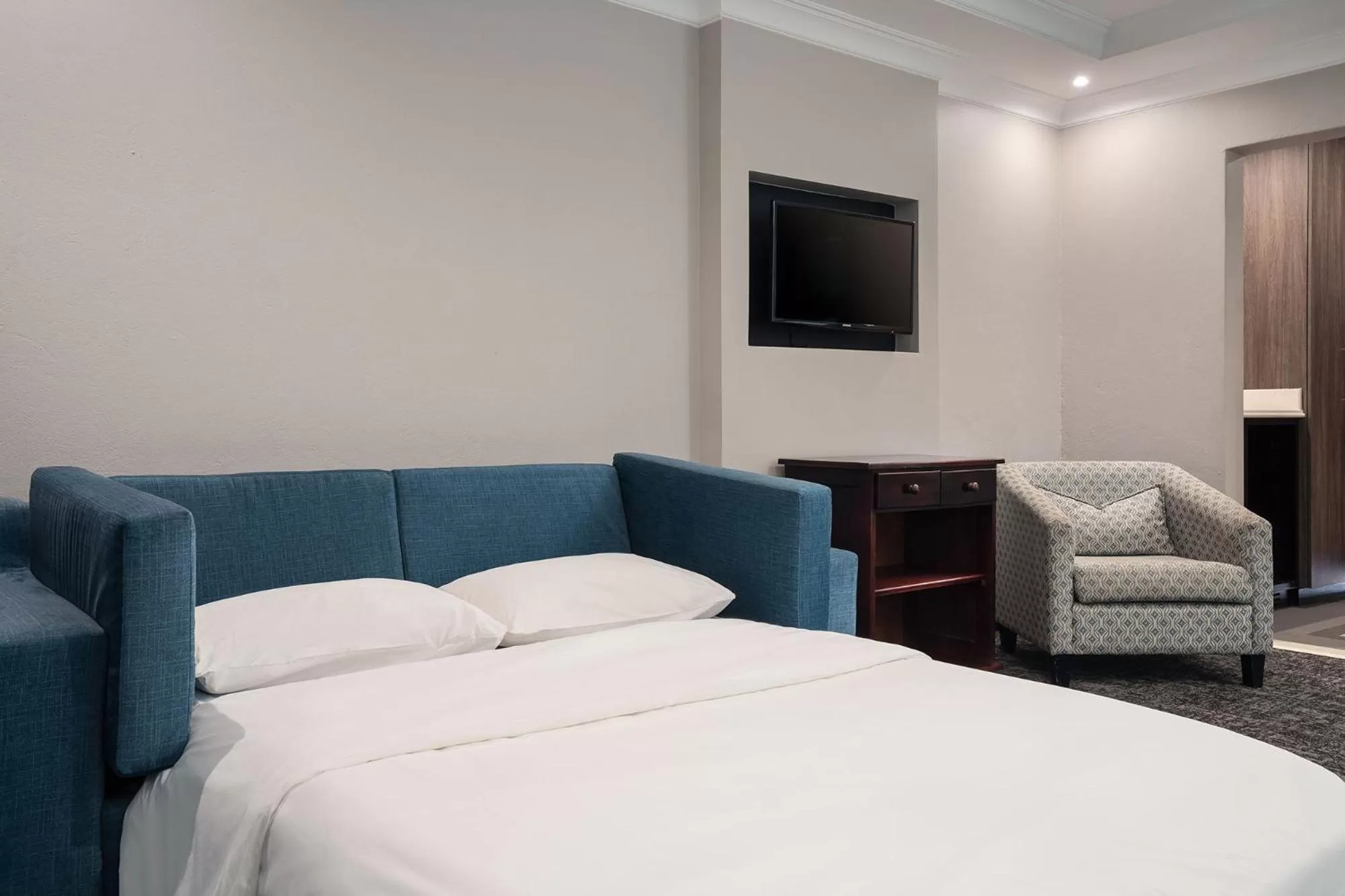 Bed in Premier Hotel Roodevalley