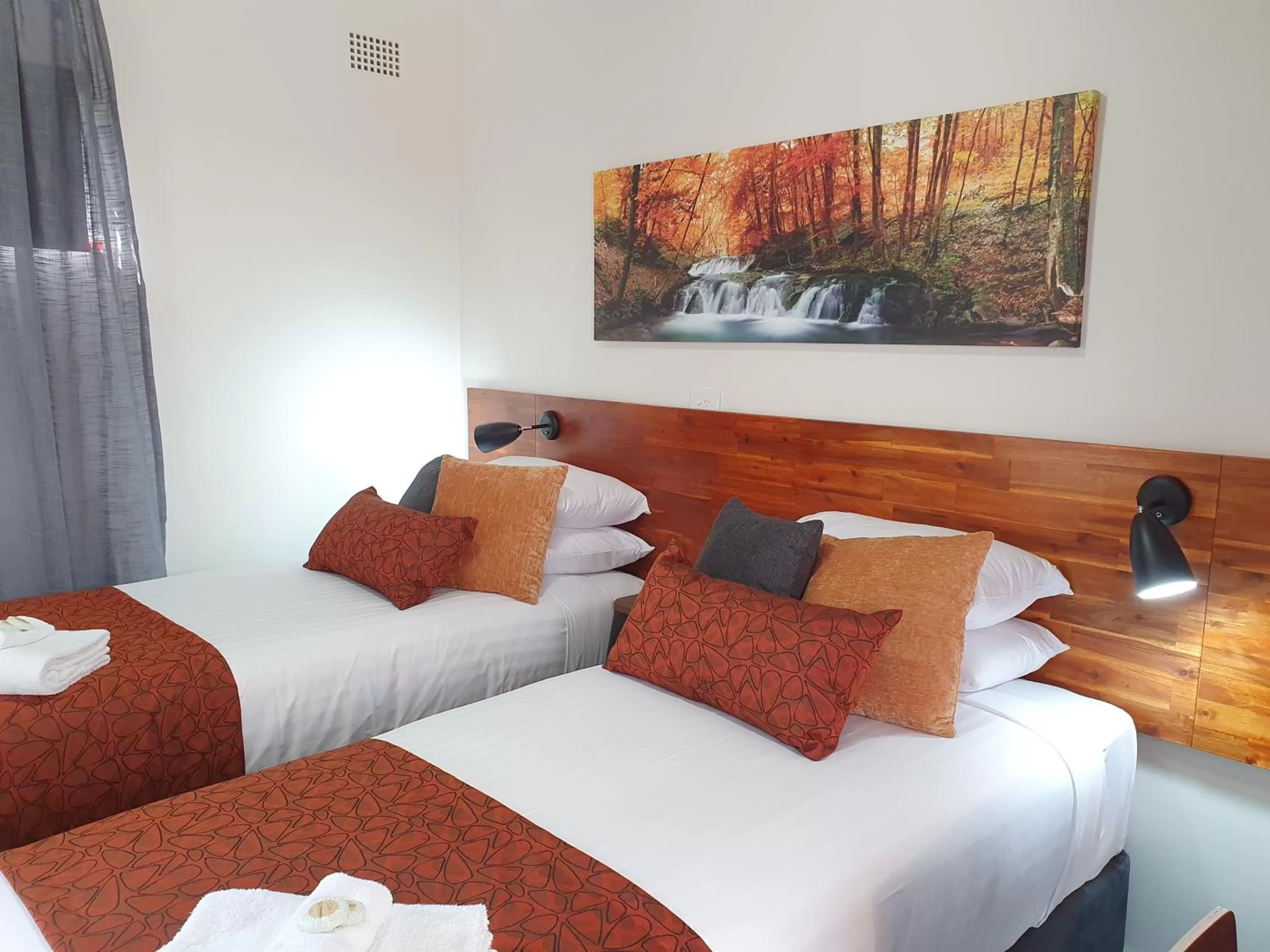 Bed in Black Sheep Motel Goulburn