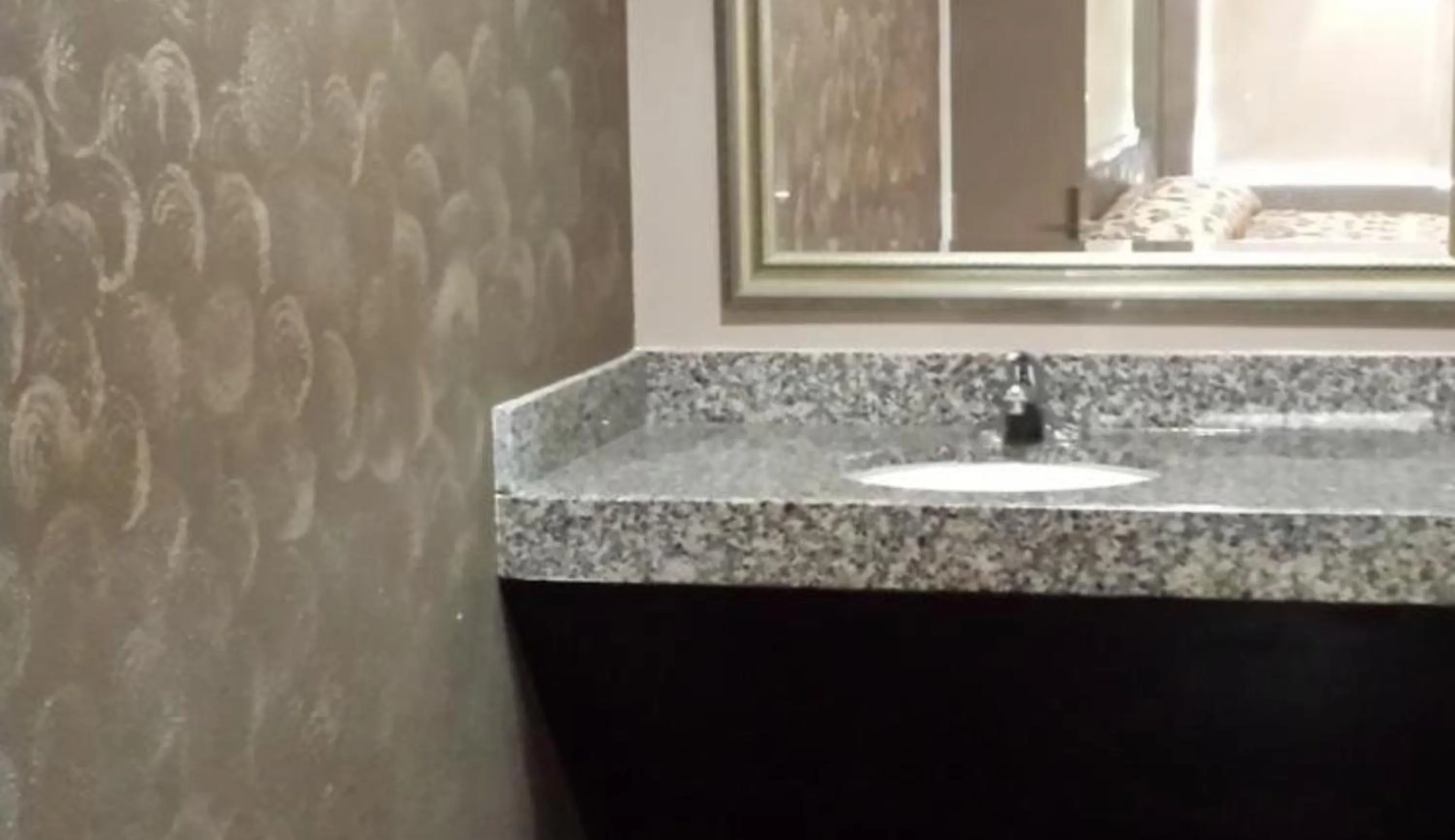 Bathroom in Royal Relax Inn