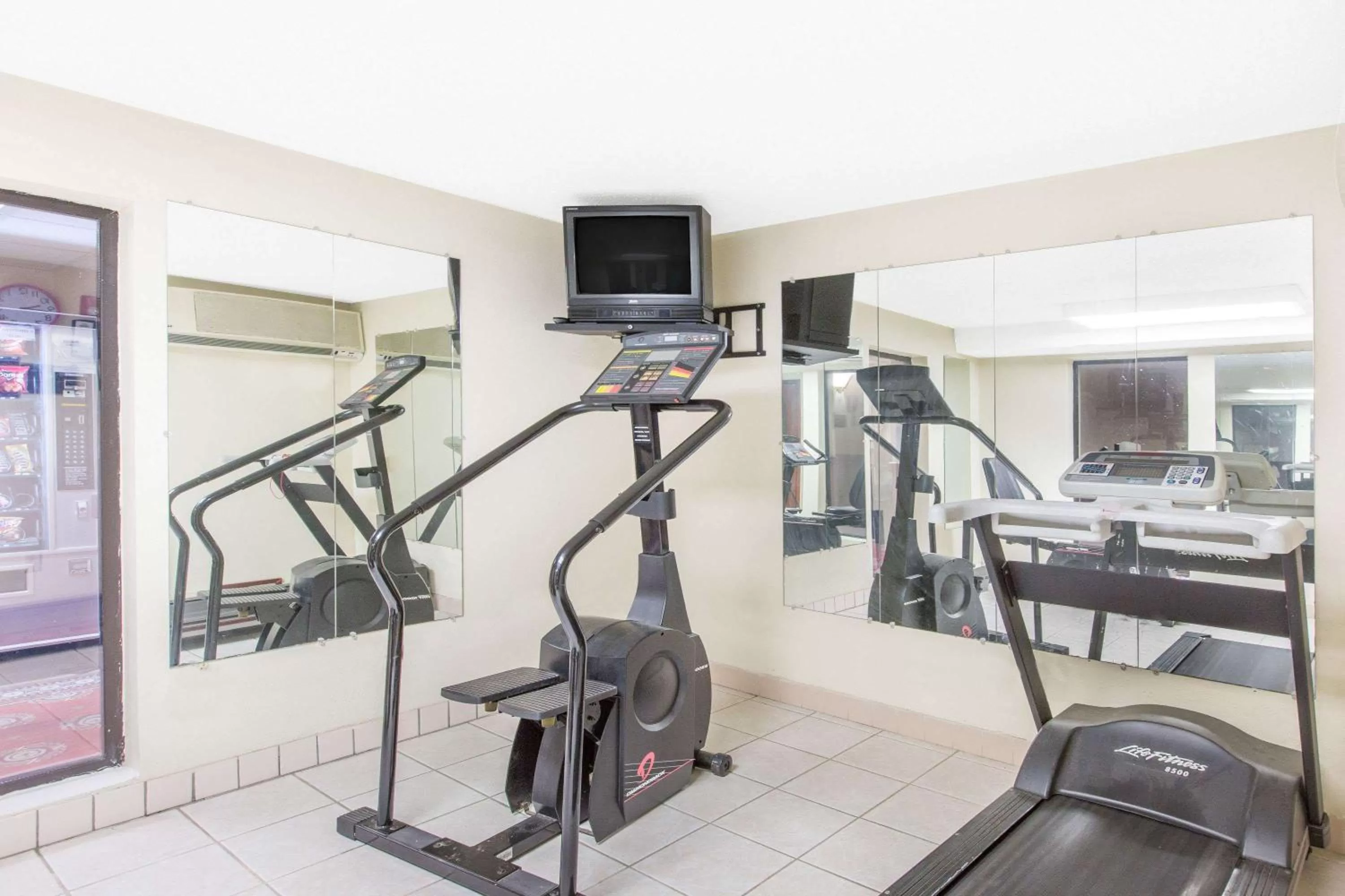 Fitness centre/facilities in Days Inn by Wyndham Effingham