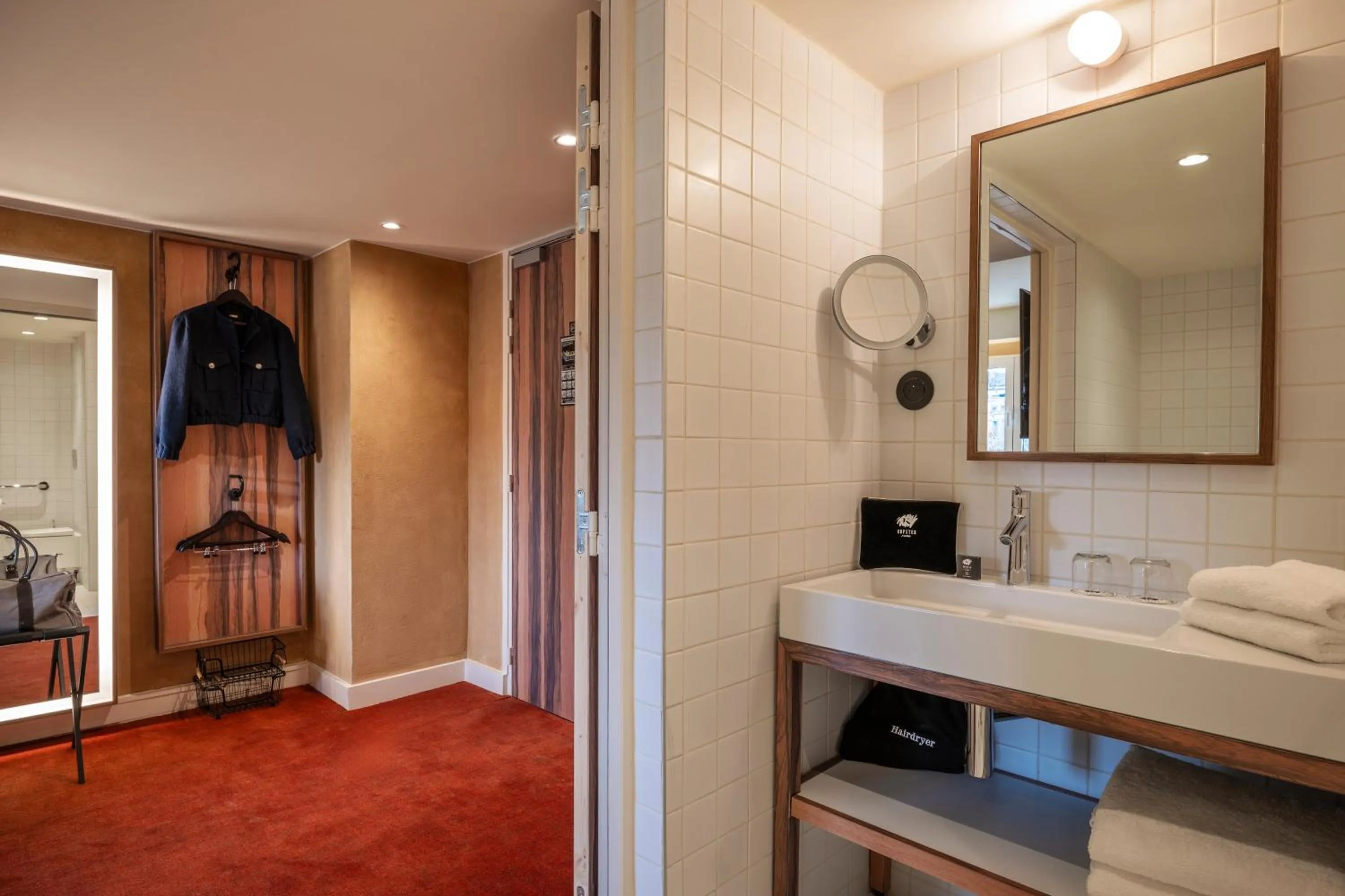 Bathroom, Bed in Kopster Hotel Paris Porte de Versailles
