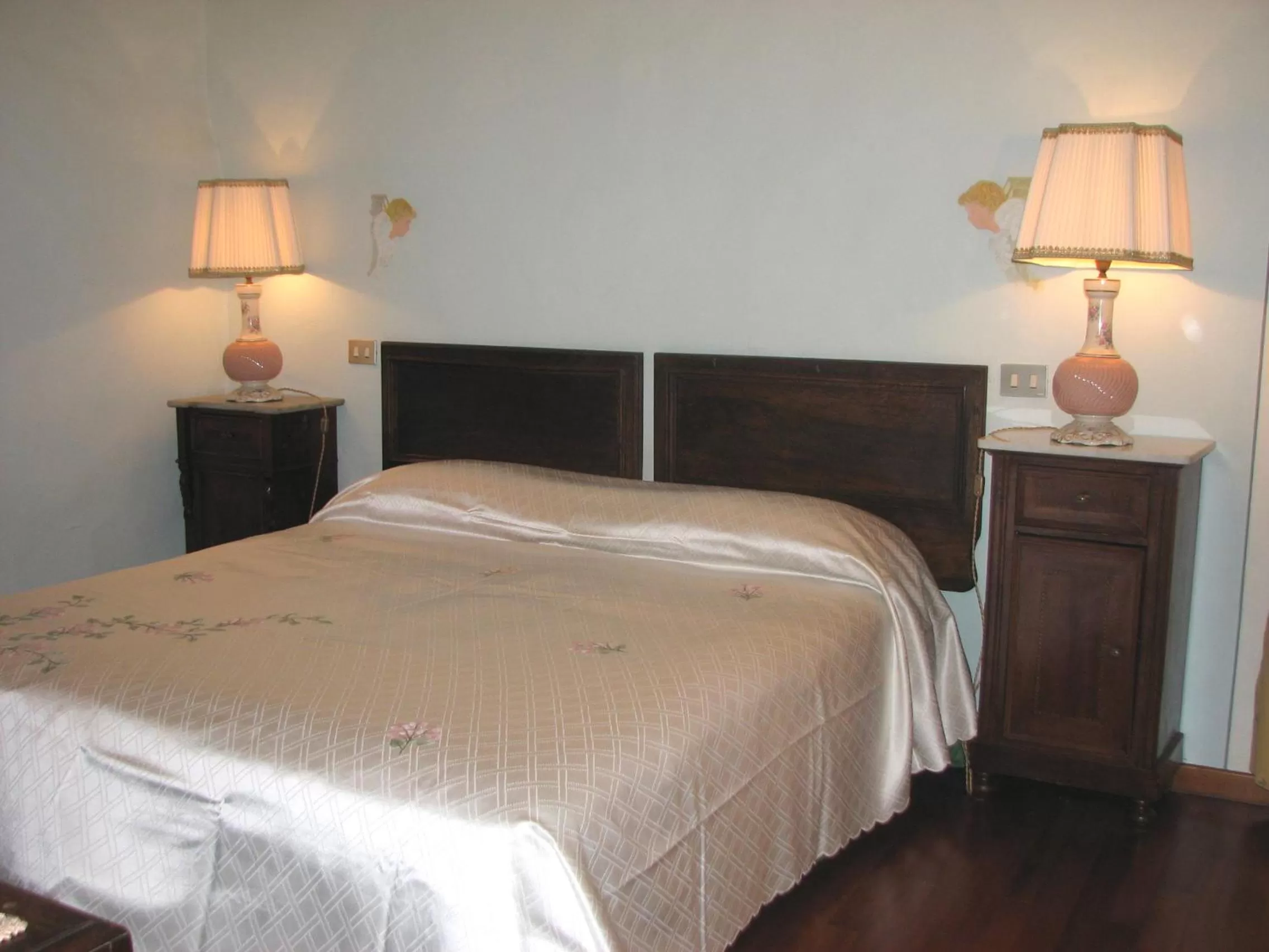 Photo of the whole room, Bed in Locanda Guidi