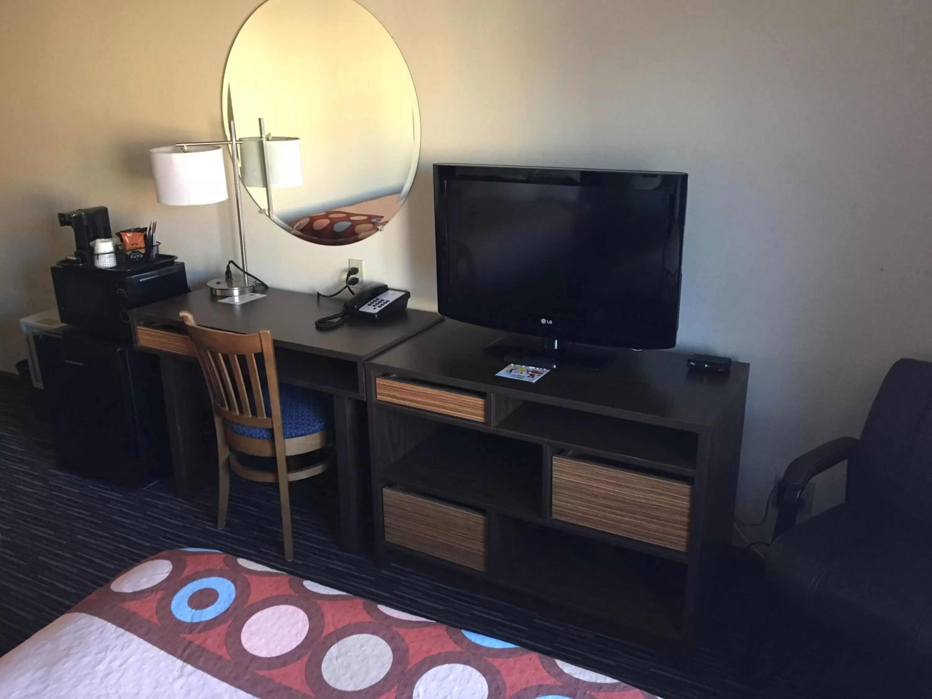 TV and multimedia in Super 8 by Wyndham College Station