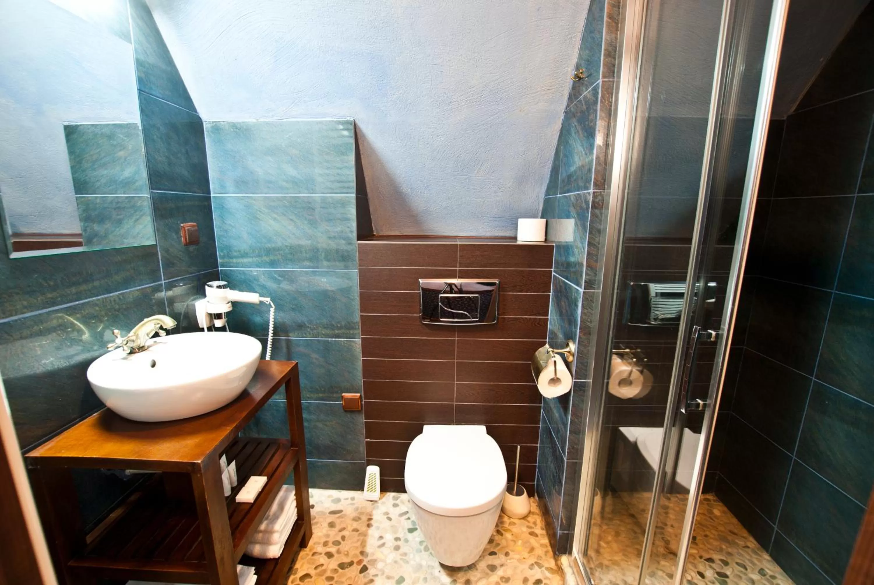 Shower, Bathroom in Zamek Uniejów