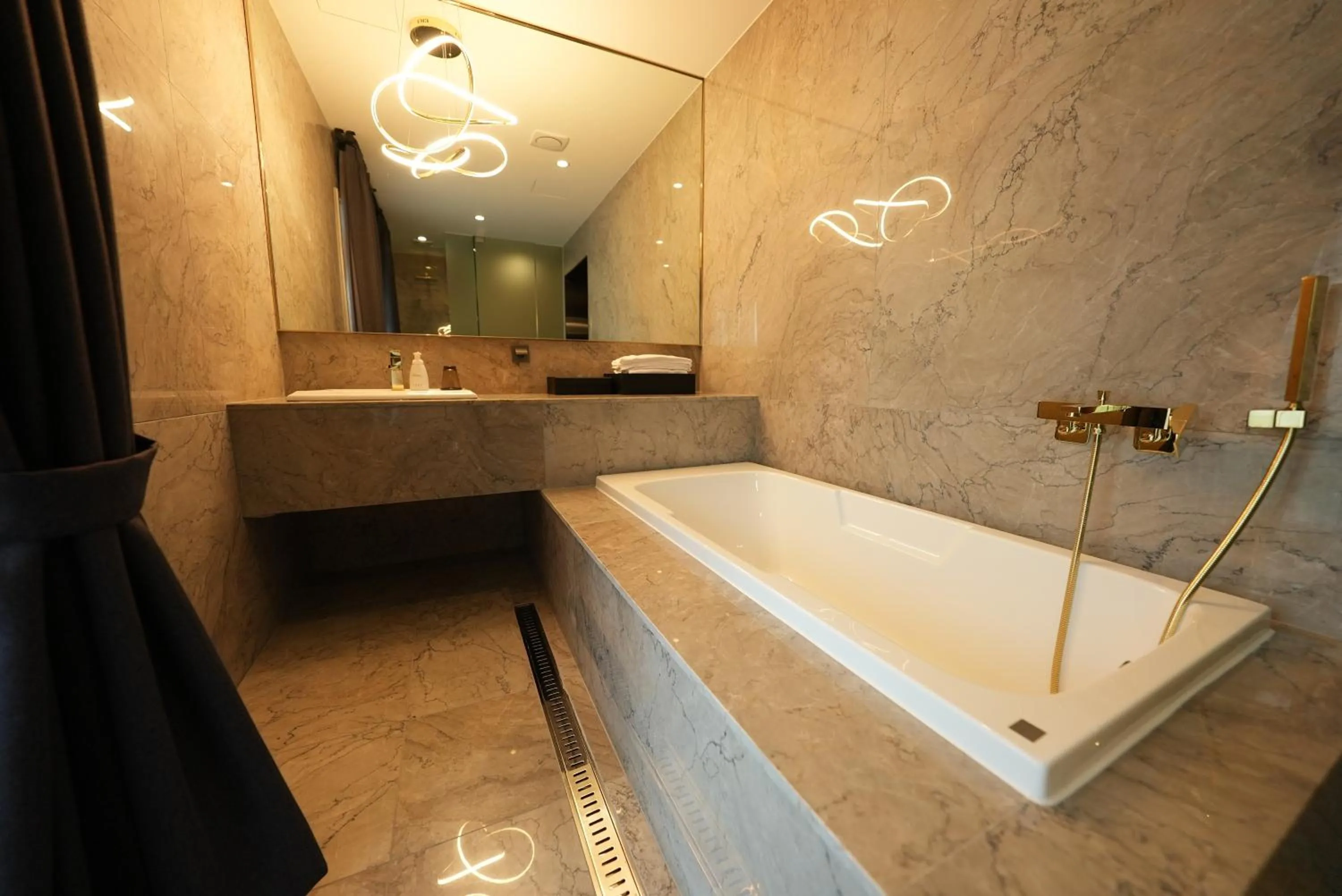 Bathroom in Amare Hotel Jongno