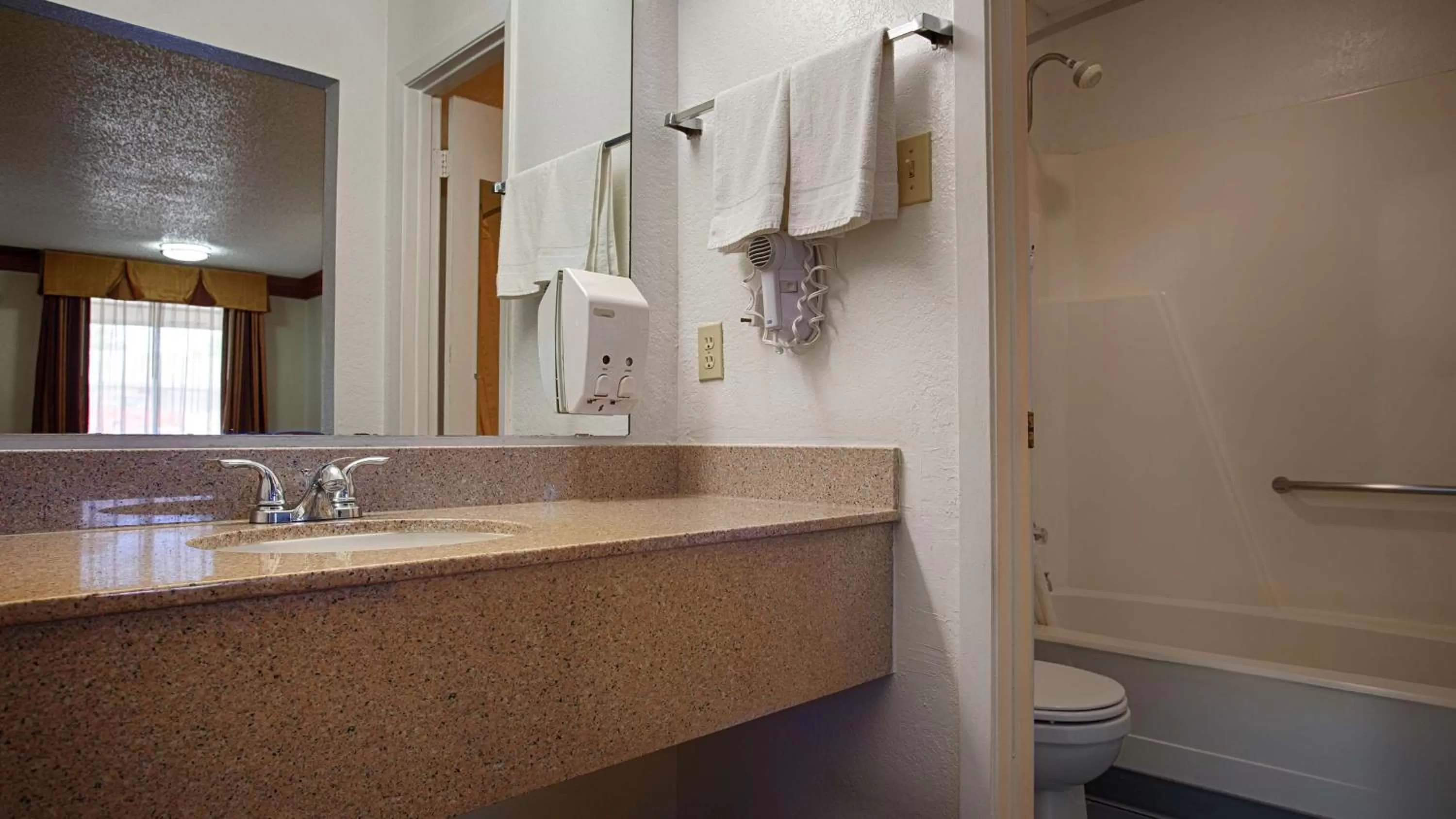 Bathroom in Best Western Decatur Inn