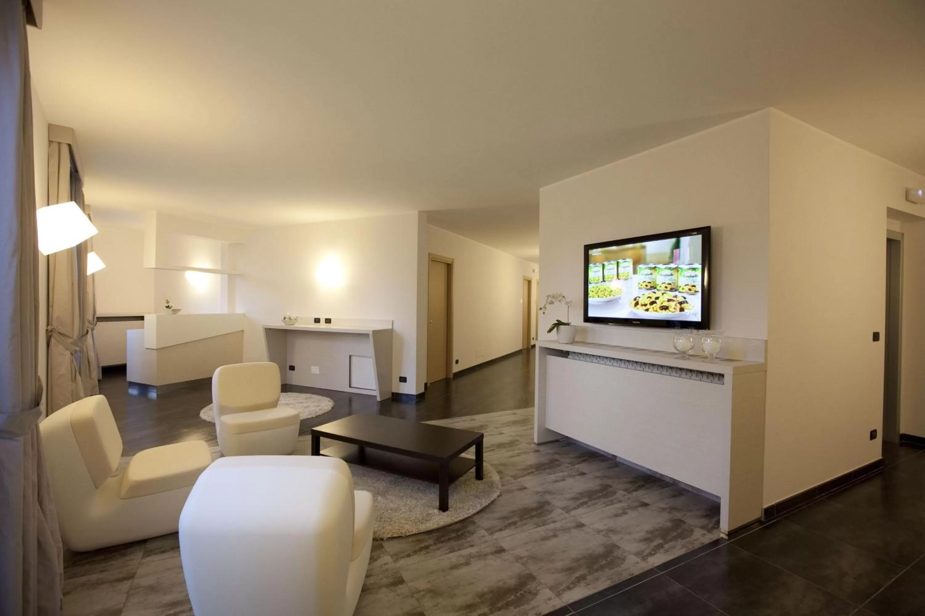 Communal lounge/ TV room in Hotel La Meridiana