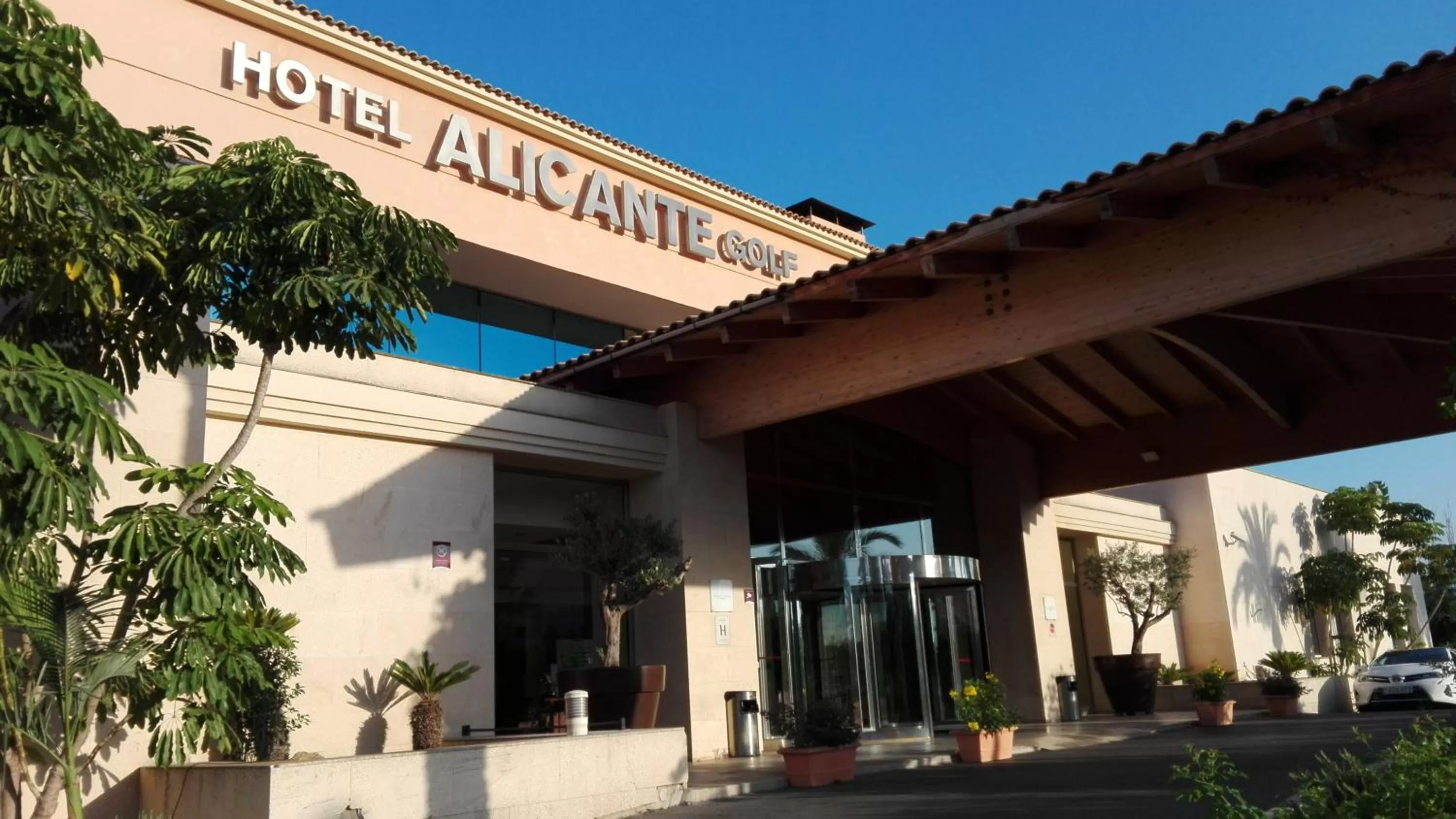 Facade/entrance in Hotel Alicante Golf