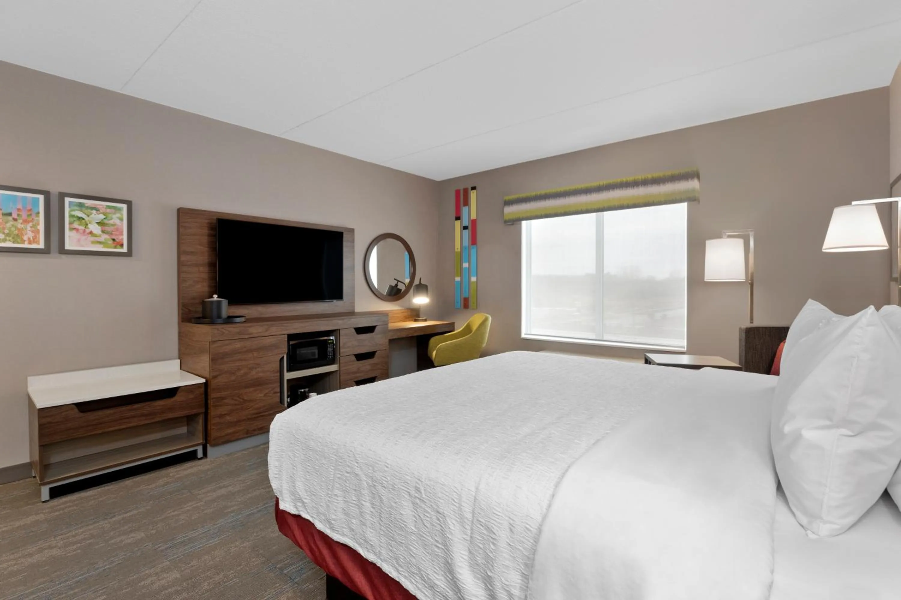 Bed in Hampton Inn By Hilton Cornwall