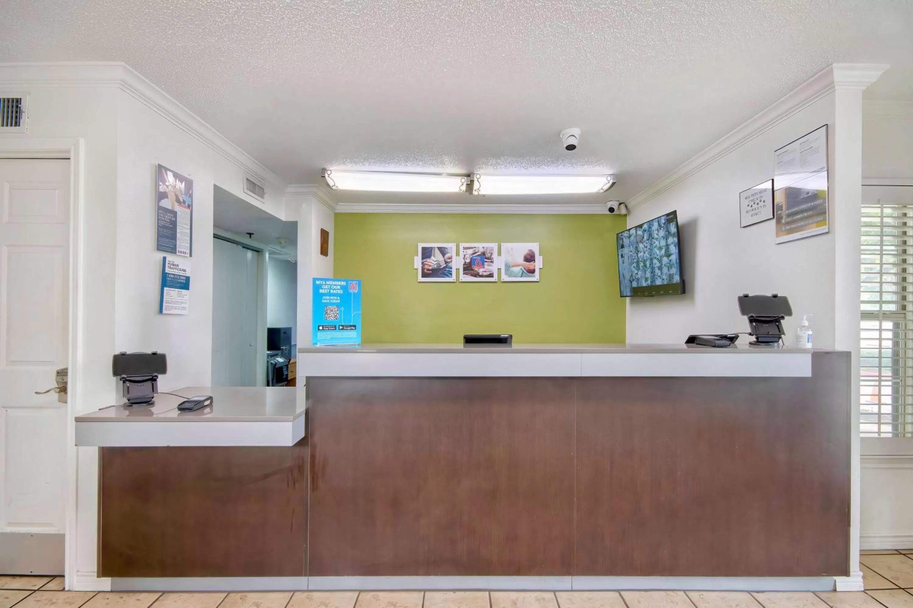 Lobby or reception in Studio 6-San Antonio, TX - Six Flags