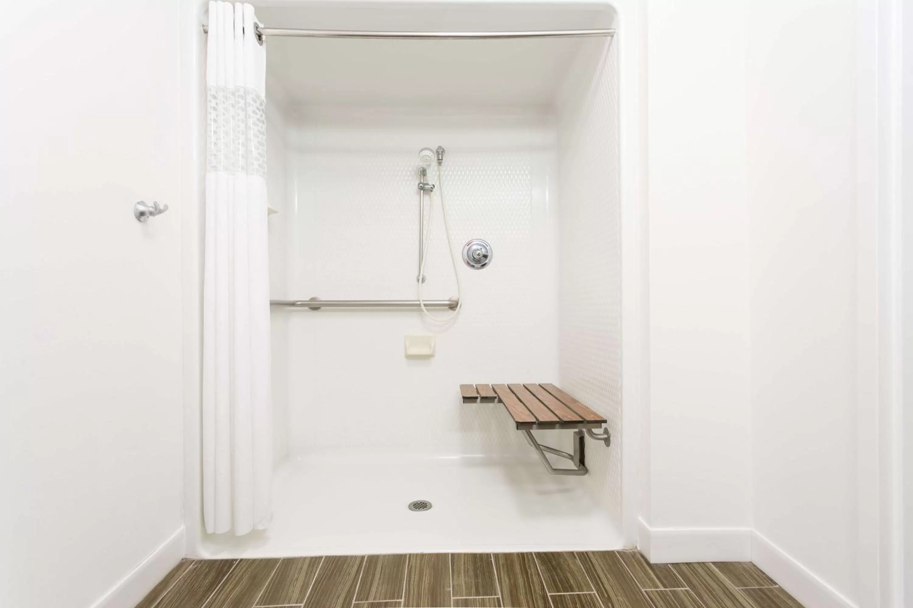 Bathroom in Hampton Inn Havelock