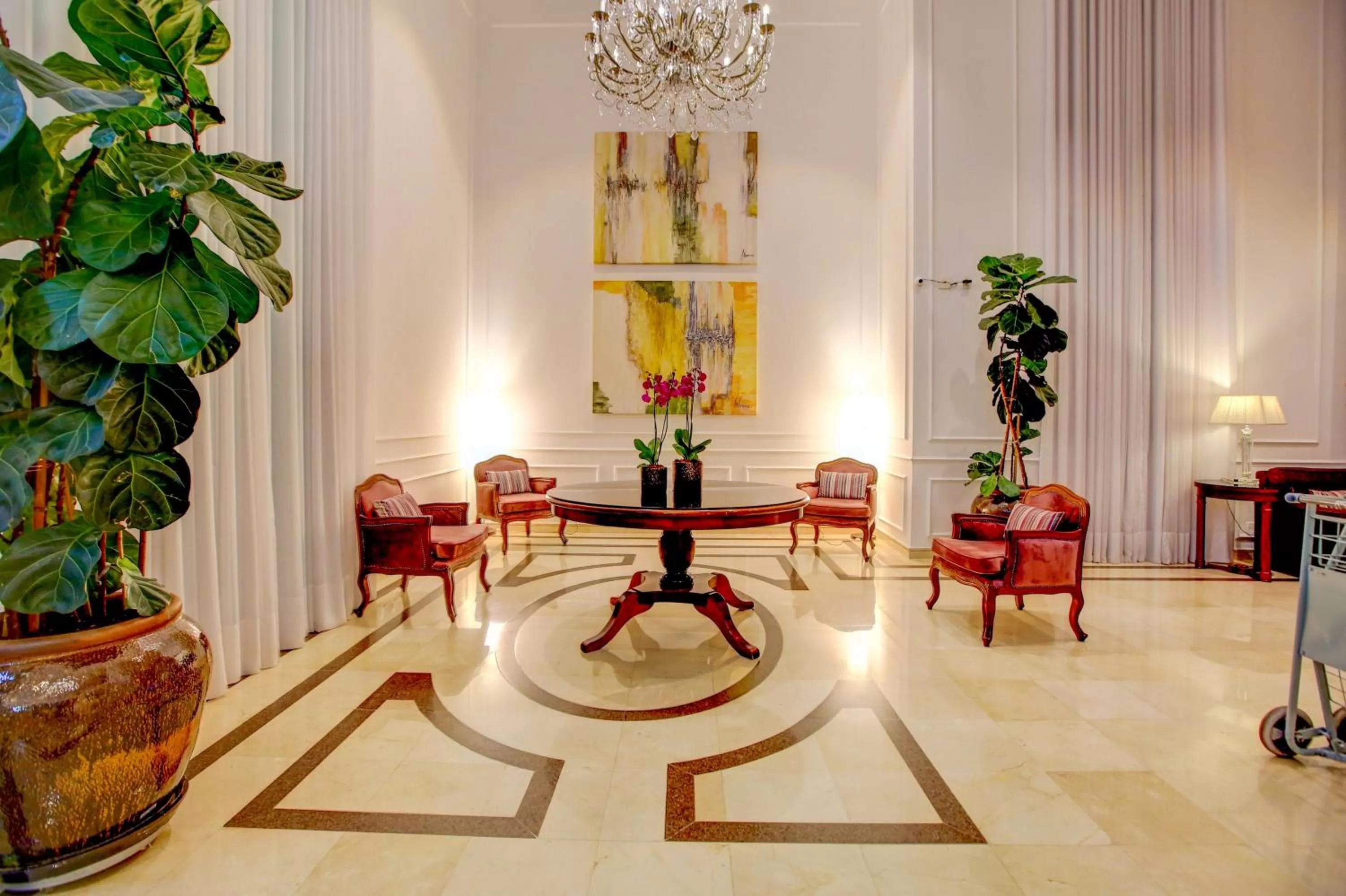 Lobby or reception in Quality Suítes Oscar Freire