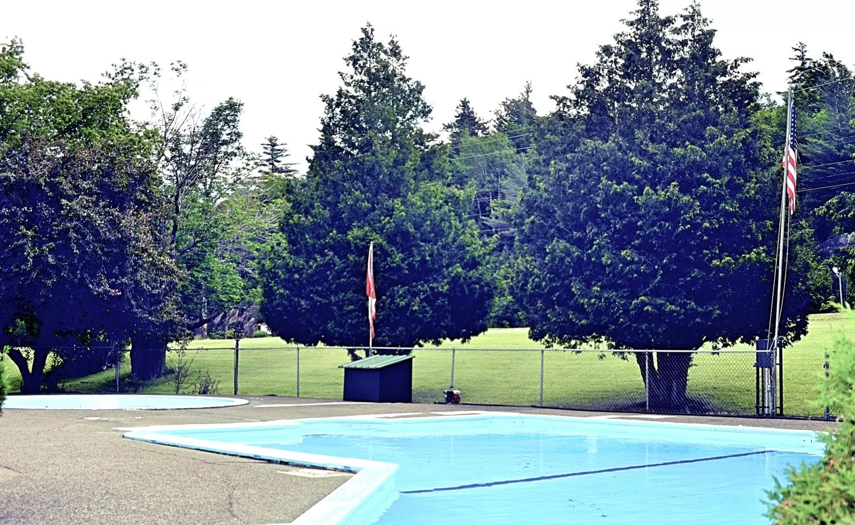 Swimming pool in Hungry Trout Resort