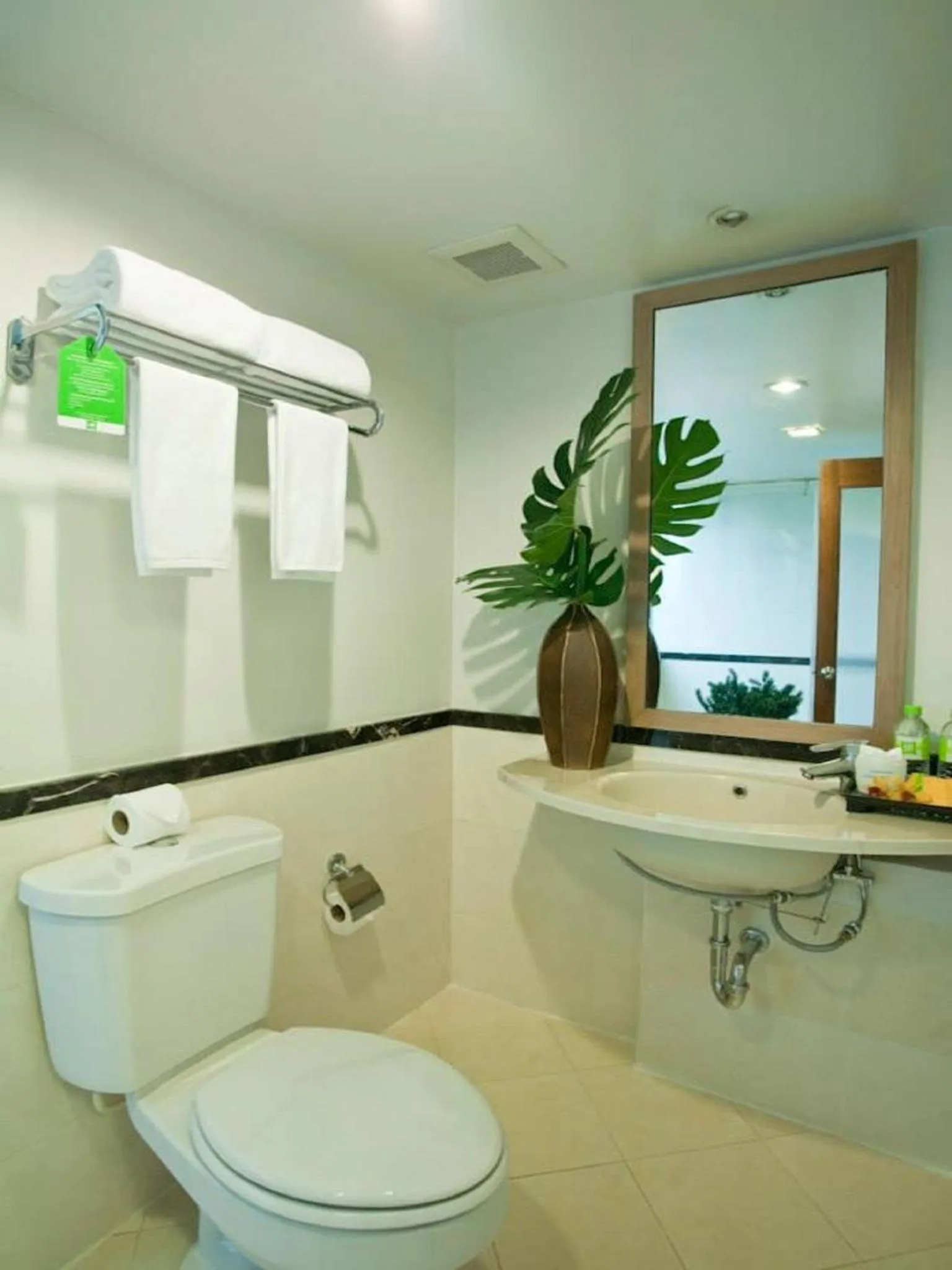 Bathroom in The Seasons Bangkok Huamark