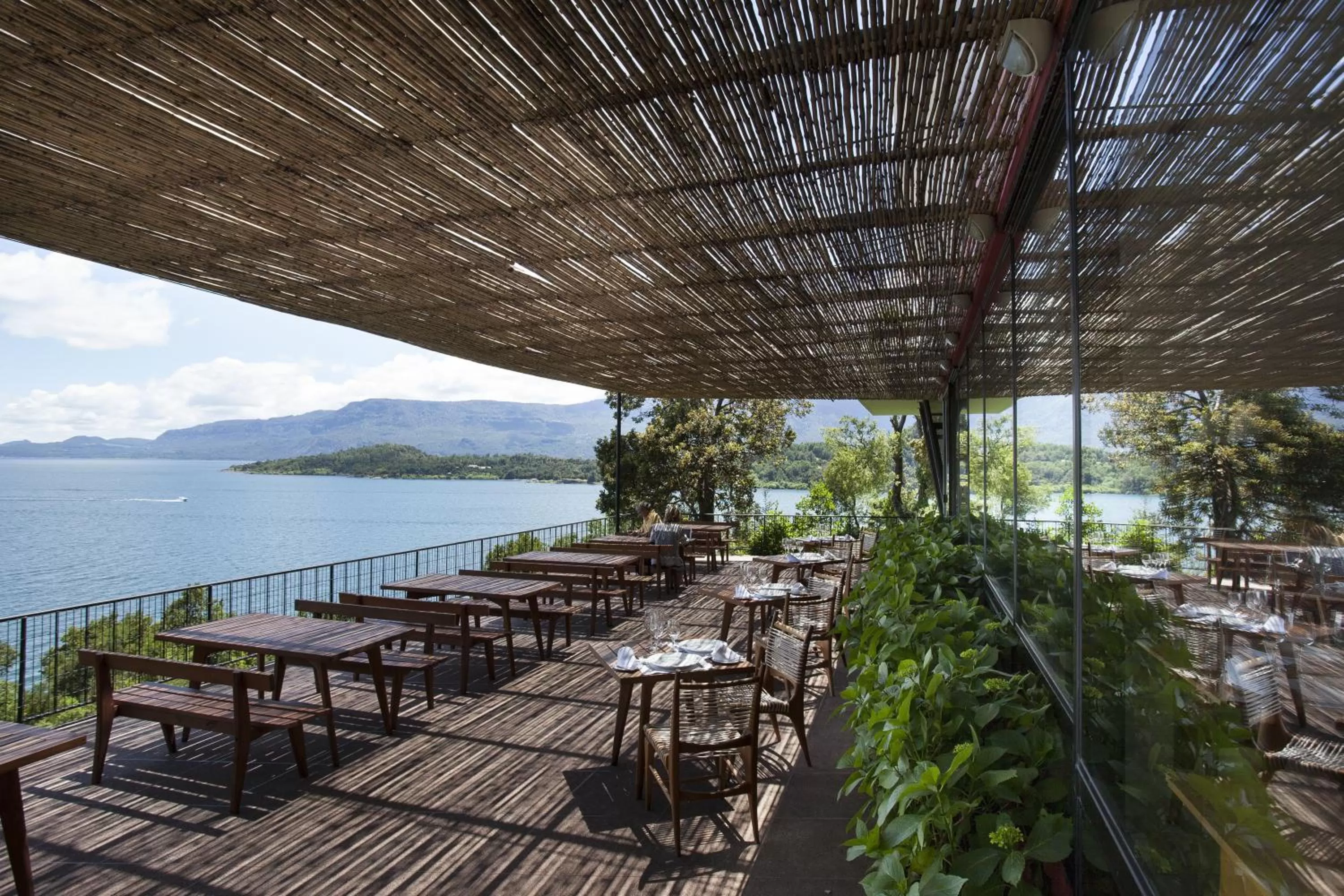 Restaurant/places to eat in Hotel Antumalal