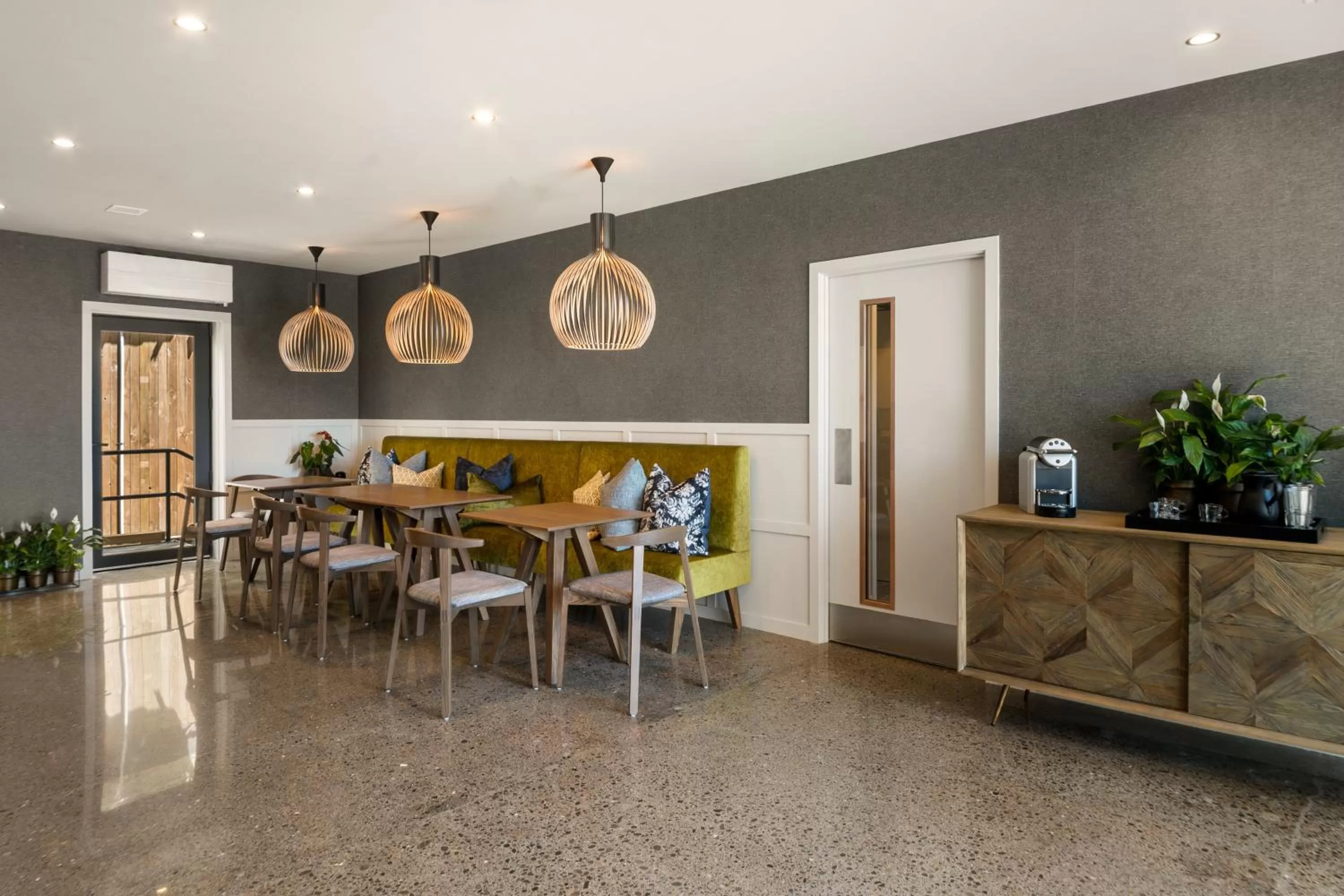 Lounge or bar, Restaurant/Places to Eat in 14th Lane Urban Hotel