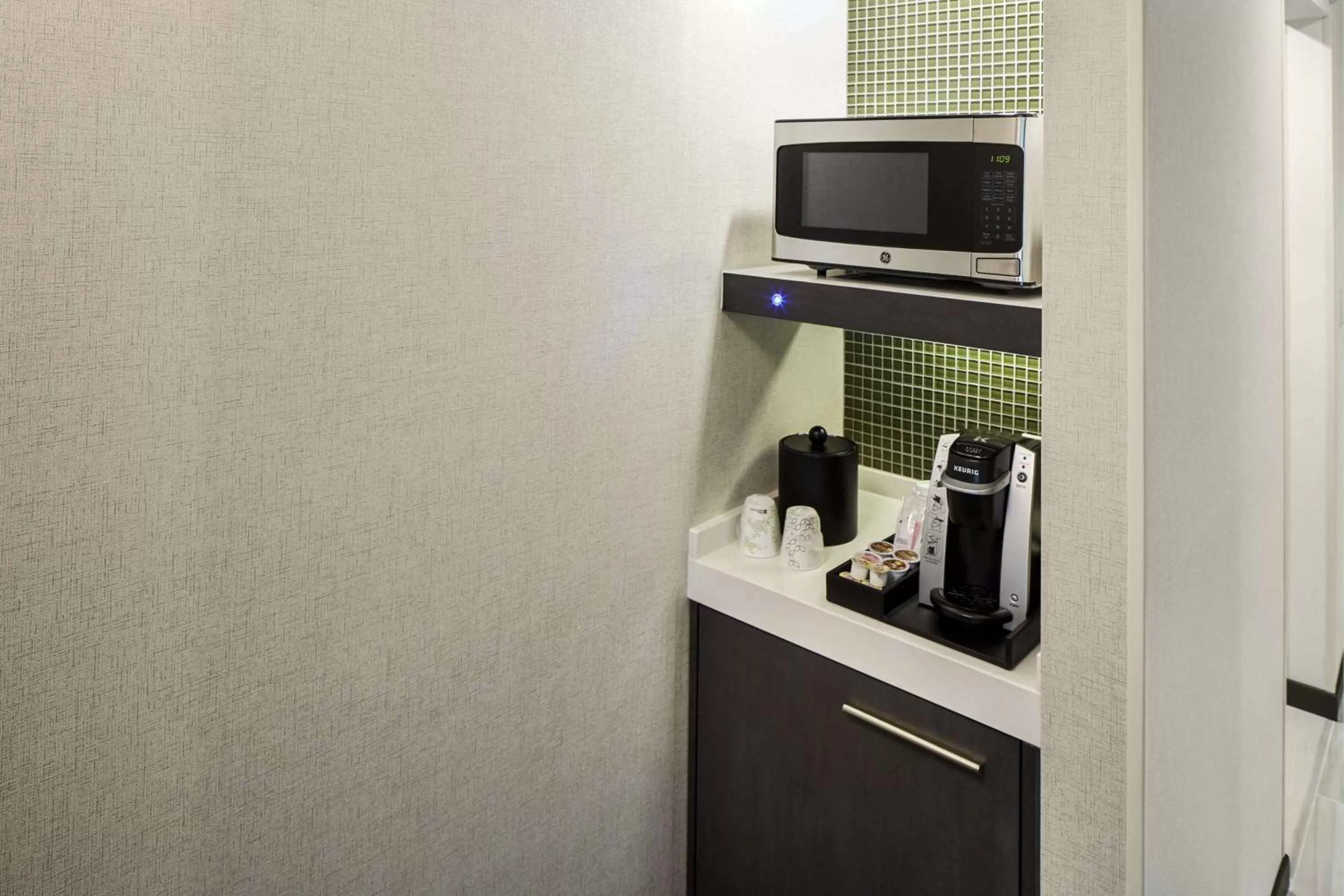 Photo of the whole room in Hilton Garden Inn Camden Waterfront Philadelphia