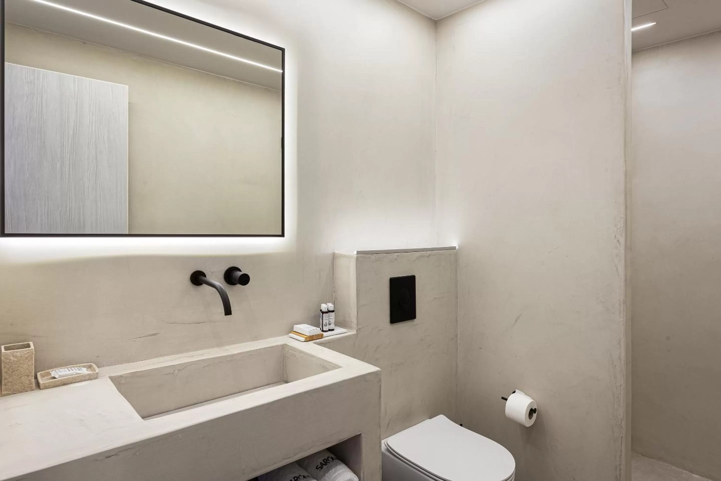 Toilet in Saronida Hills