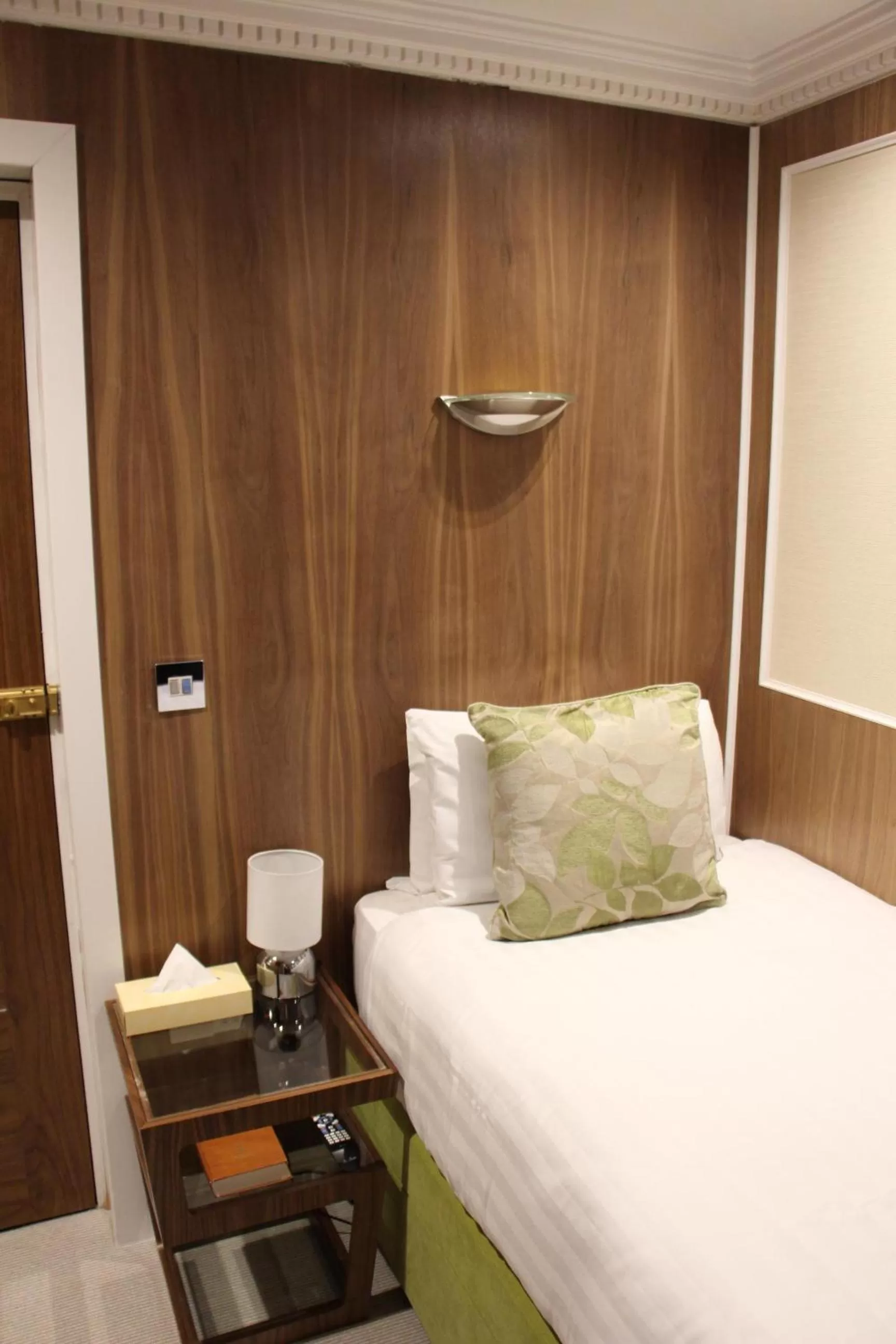 Bedroom, Bed in Cheshire Hotel Central London