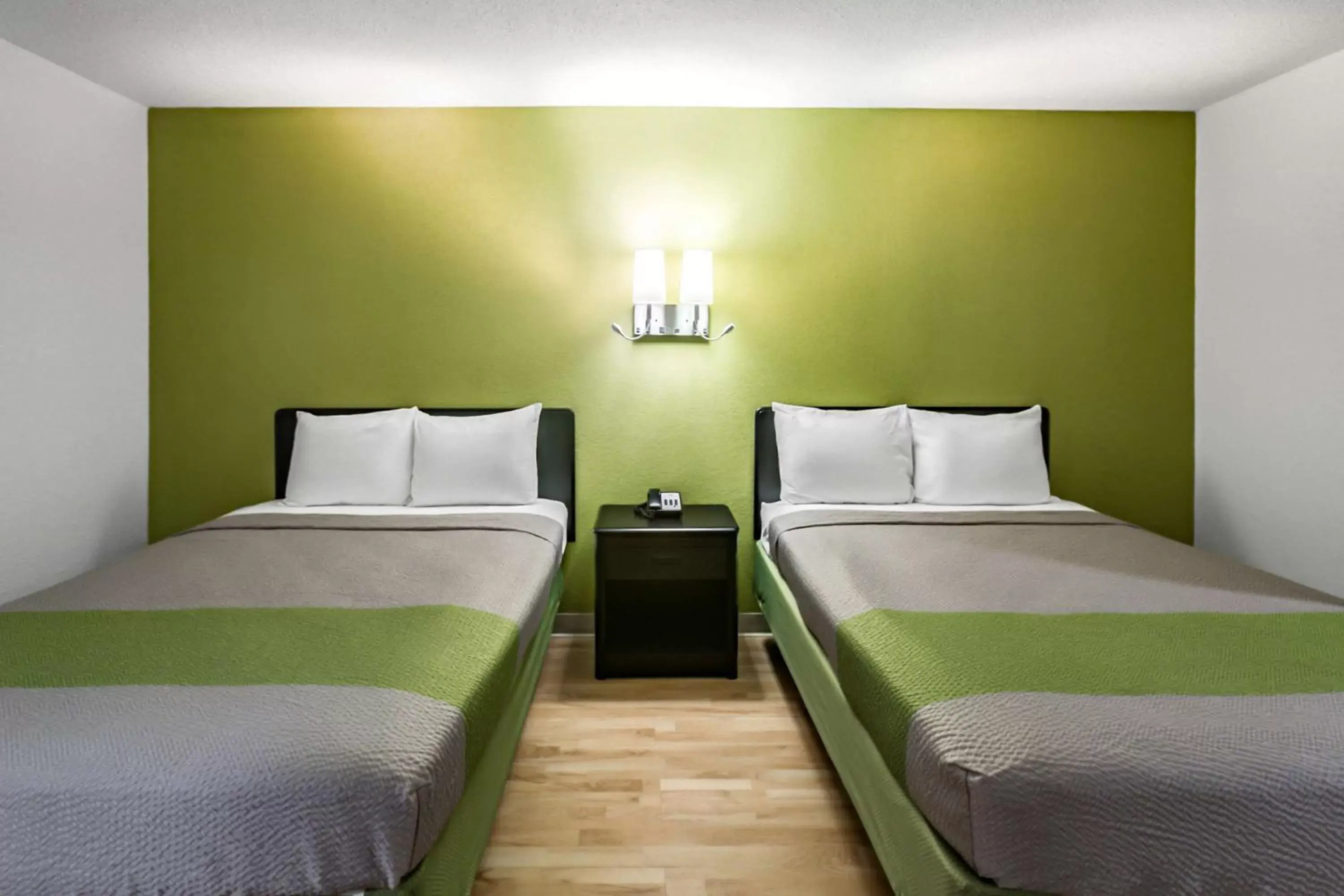 Quadruple Room - Non-Smoking in Motel 6-Augusta, KS Quadruple Room - Non-Smoking in Motel 6-Augusta, KS