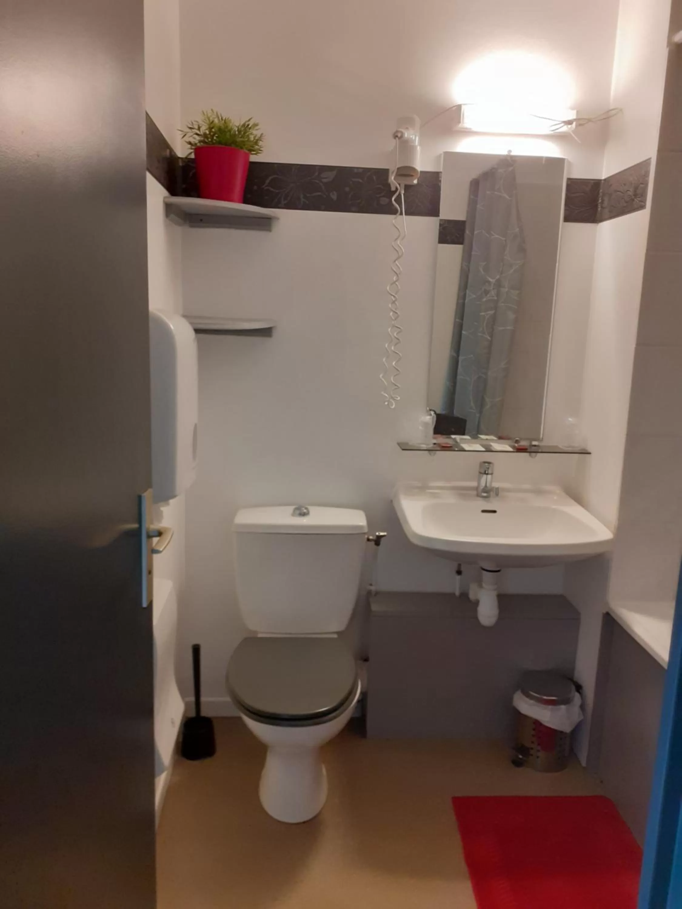 Bathroom in Hotel Restaurant La Cuis'in