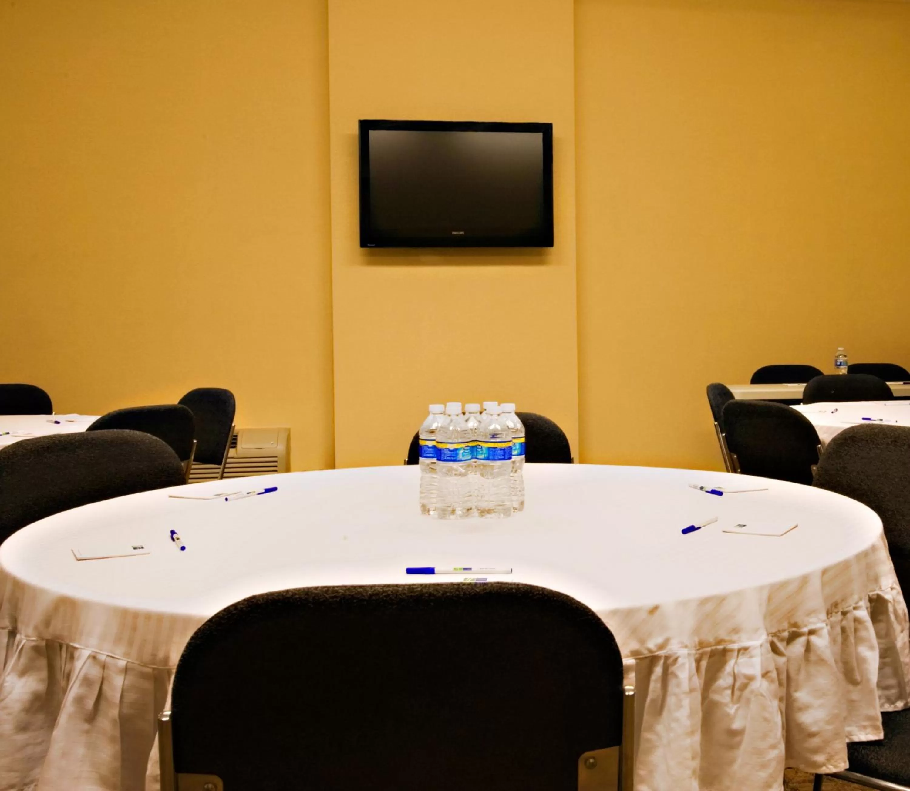 Meeting/conference room in Holiday Inn Express Hotel and Suites Borger by IHG