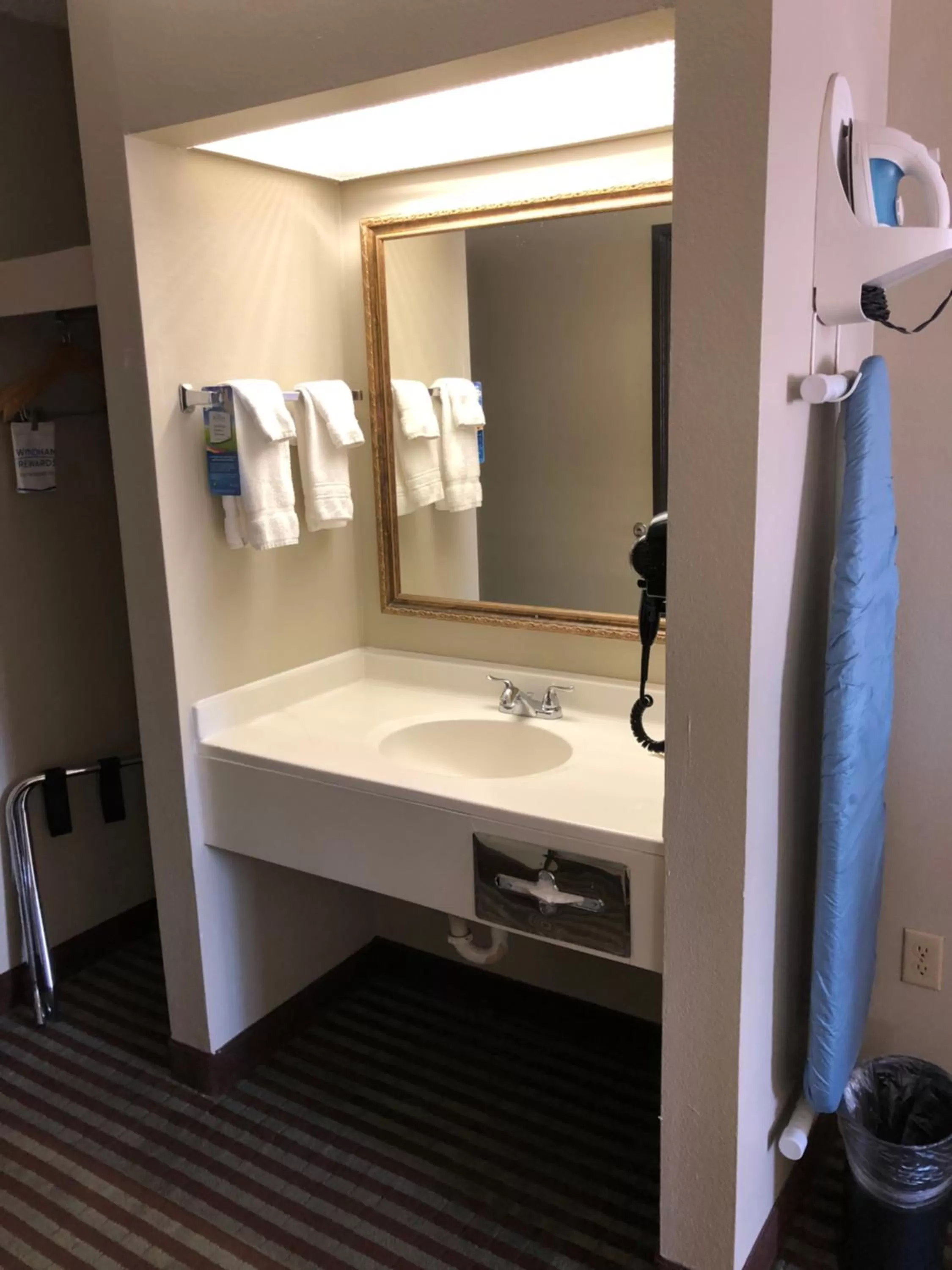 Bathroom in Baymont by Wyndham Oklahoma City Airport