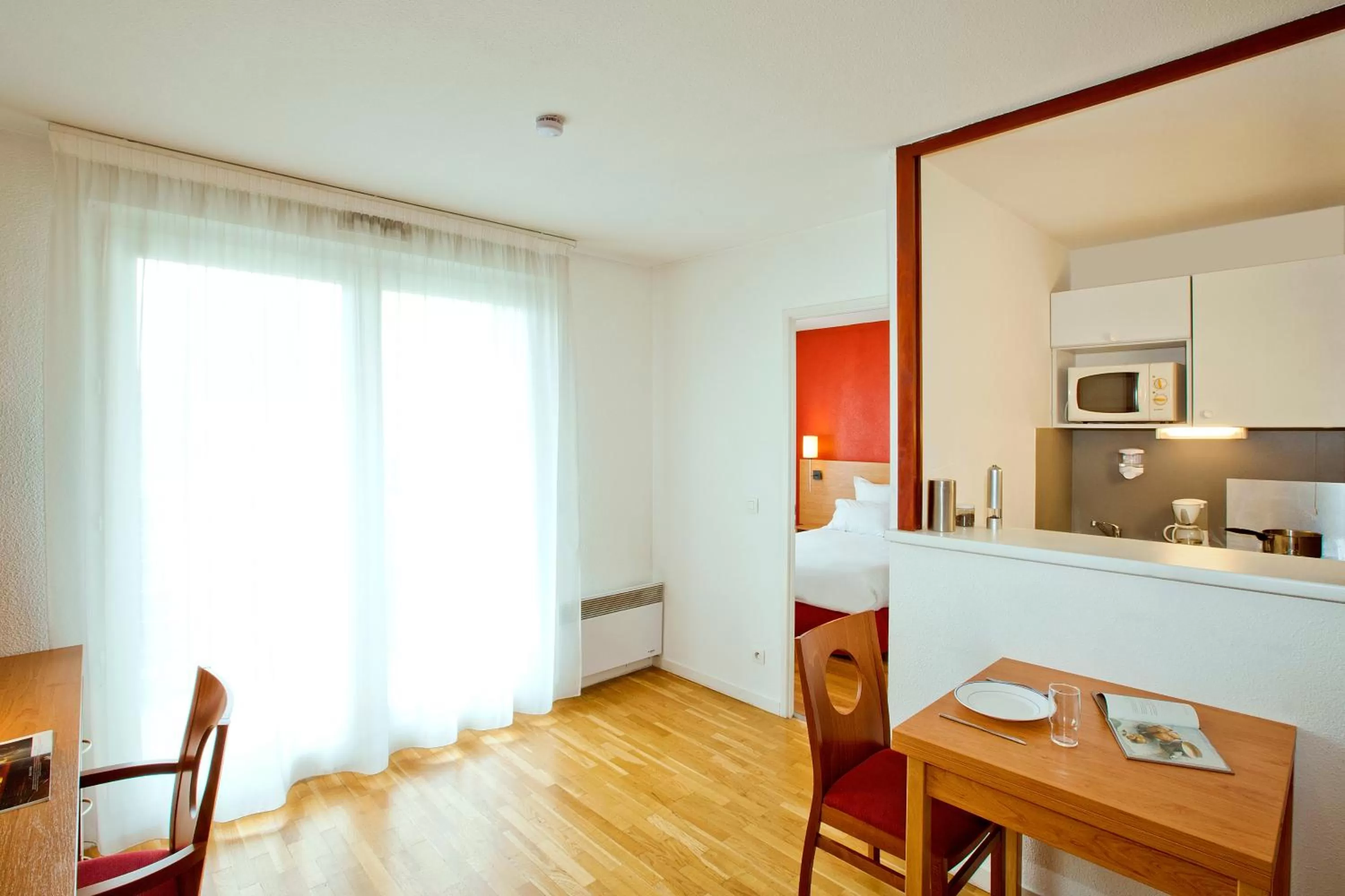 Kitchen or kitchenette in Séjours & Affaires Lyon Saint-Nicolas