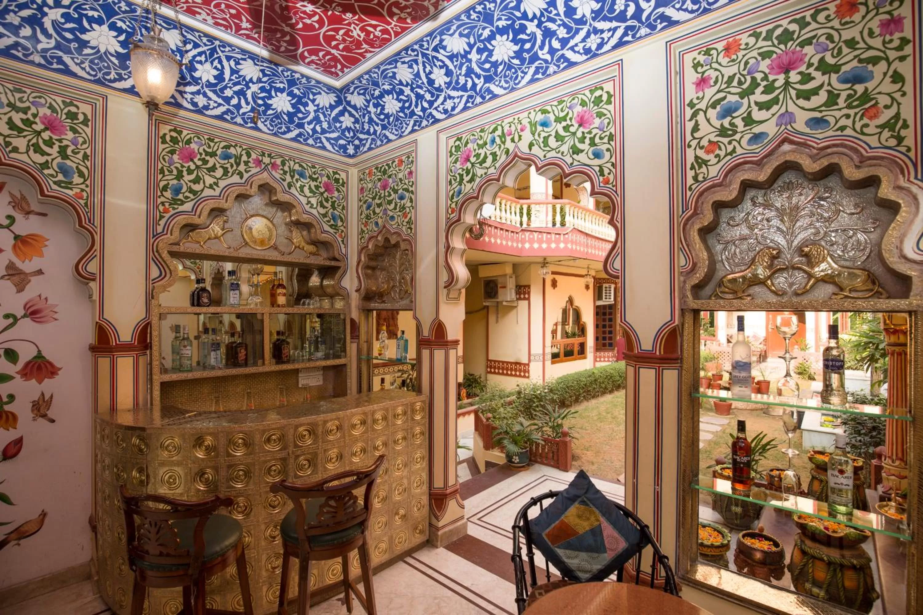 Lounge or bar in Umaid Bhawan - A Heritage Style Boutique Hotel