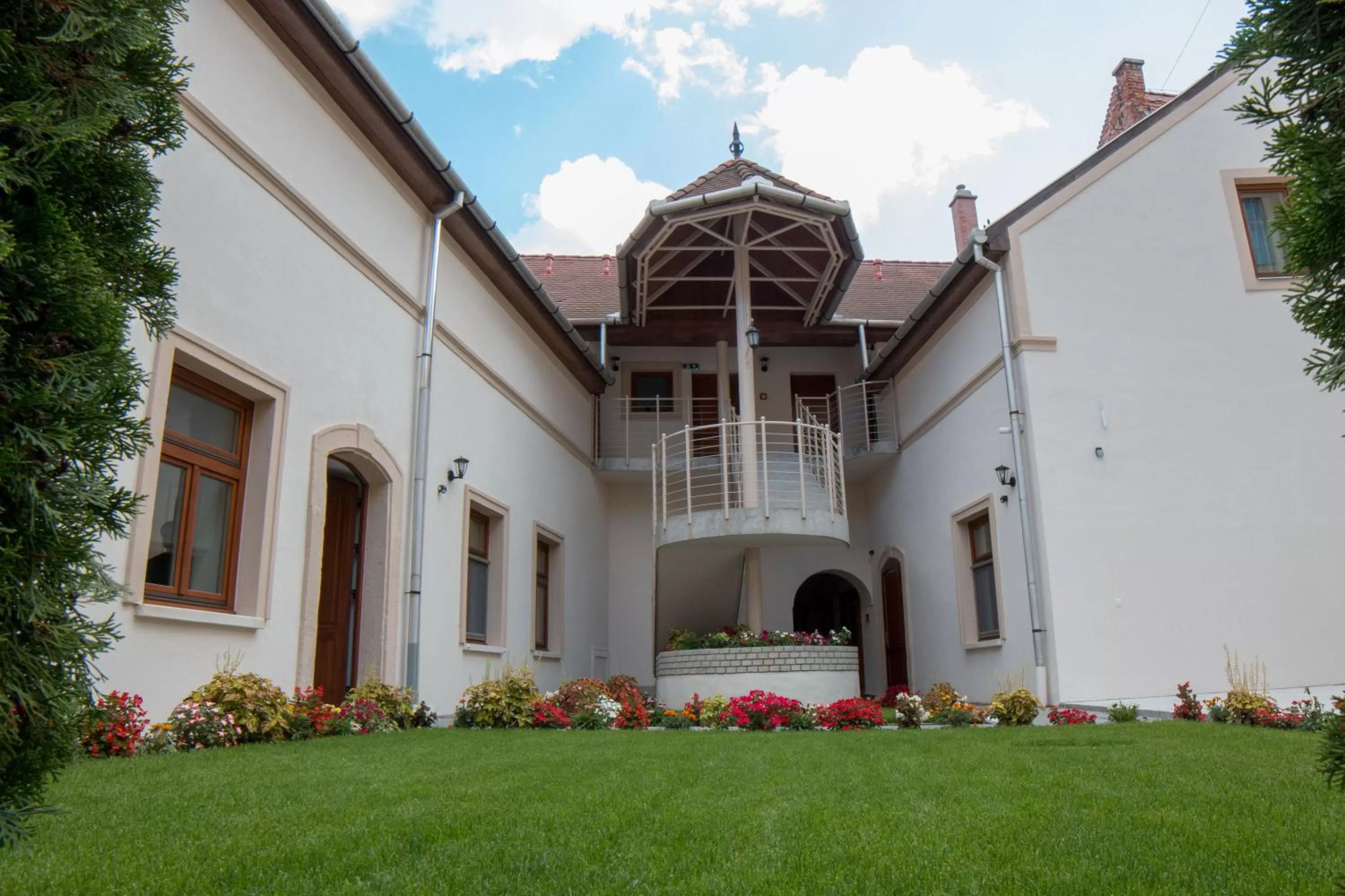 Property Building in Mecset Apartman