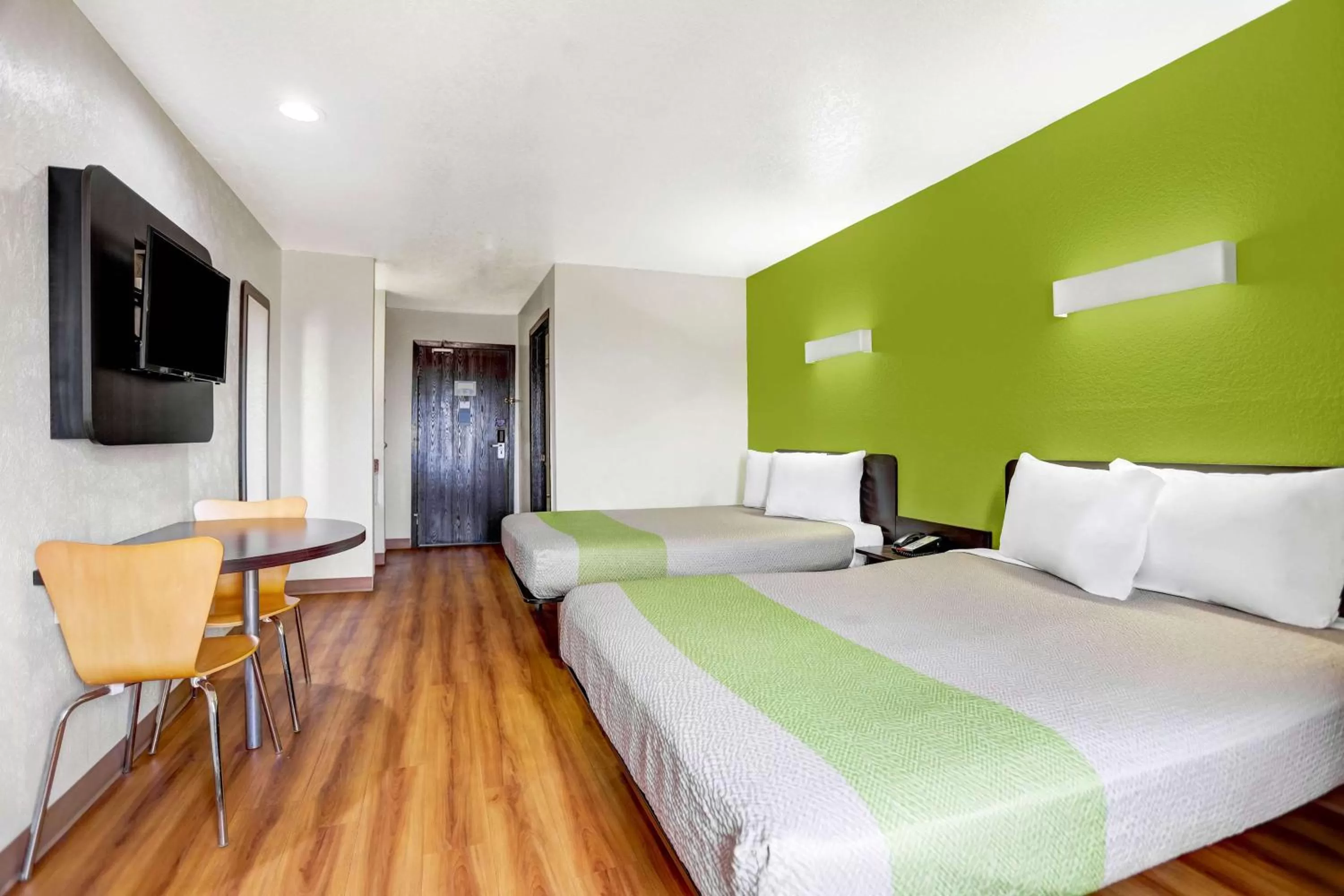 Photo of the whole room, Bed in Motel 6-Moriarty, NM