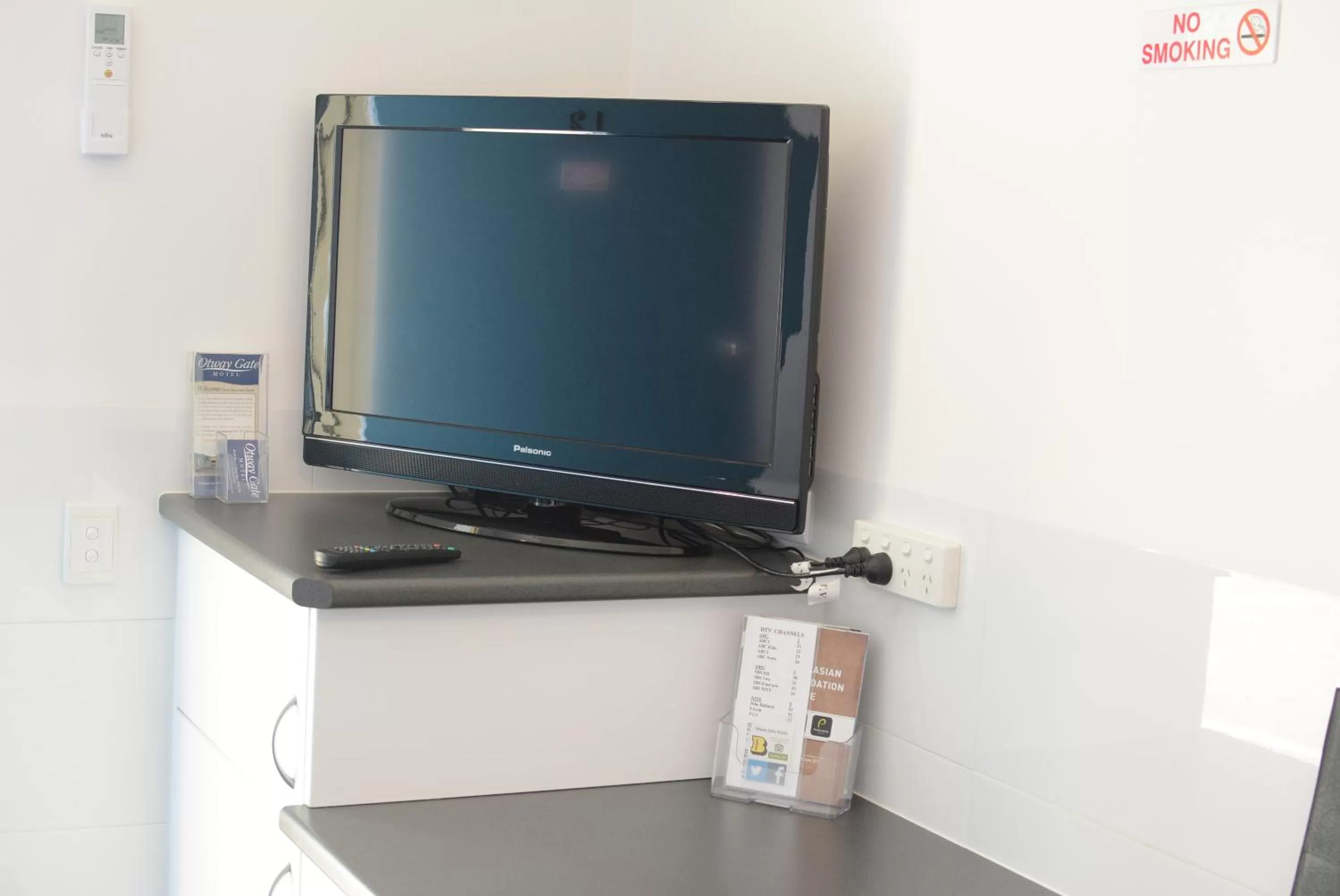 TV and multimedia, TV/Entertainment Center in Otway Gate Motel