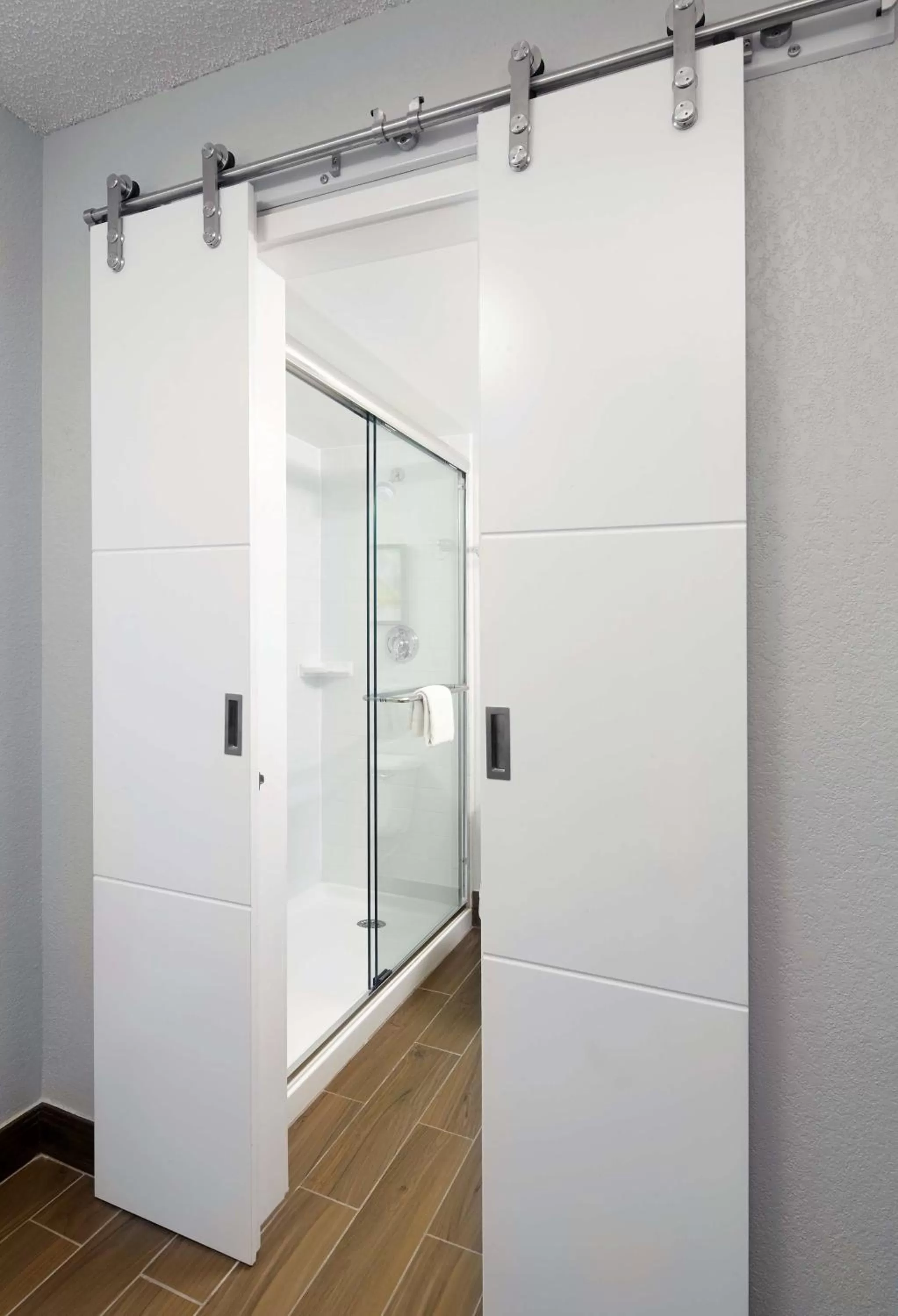 Bathroom in Hampton Inn Orlando Near Universal Blv/International Dr