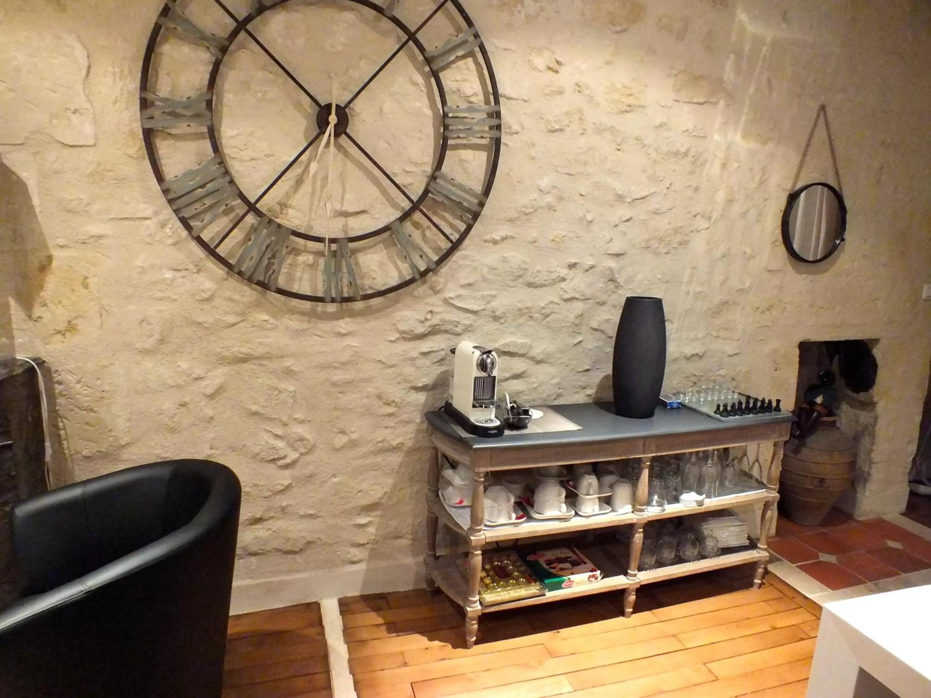 Coffee/tea facilities in A la Fleur de Lys